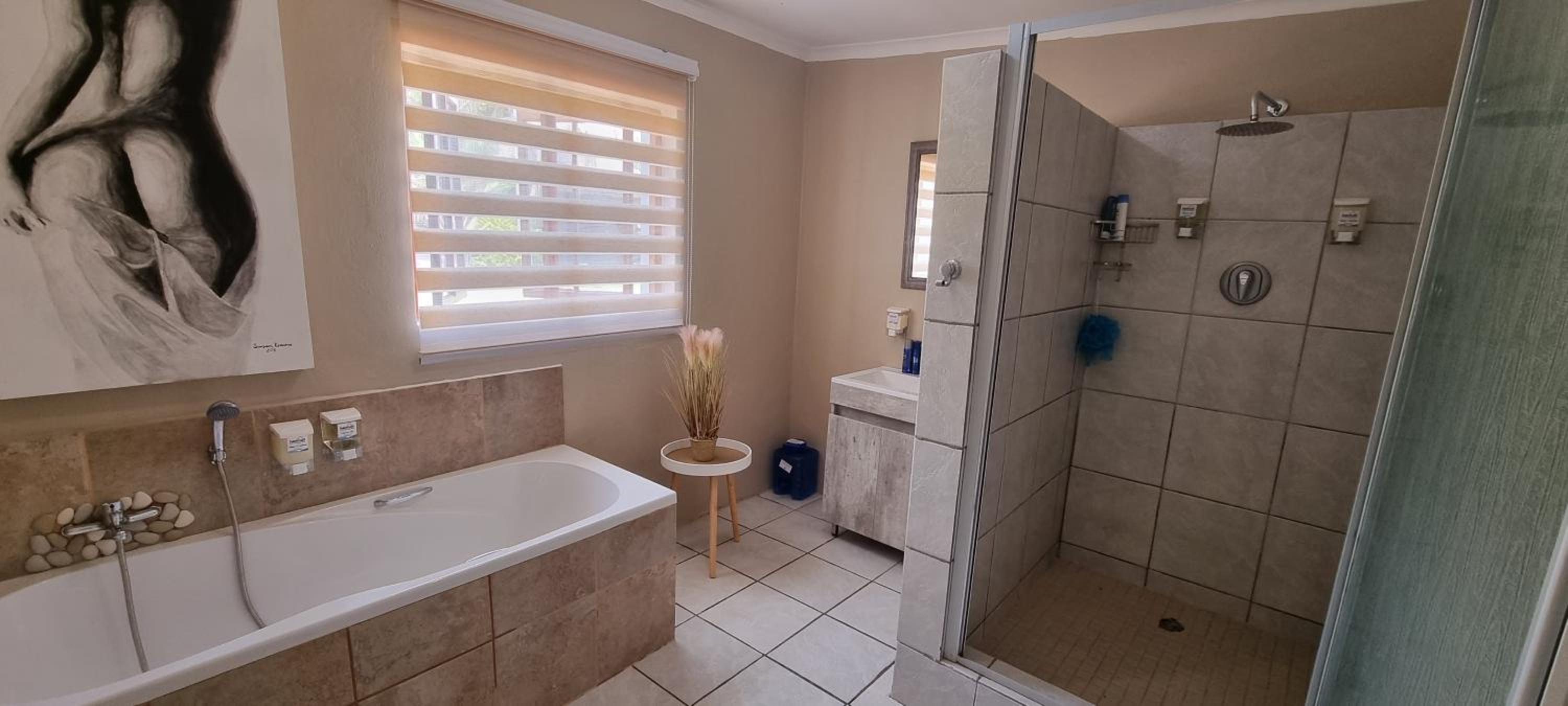 Deluxe King Suite - Photo 6