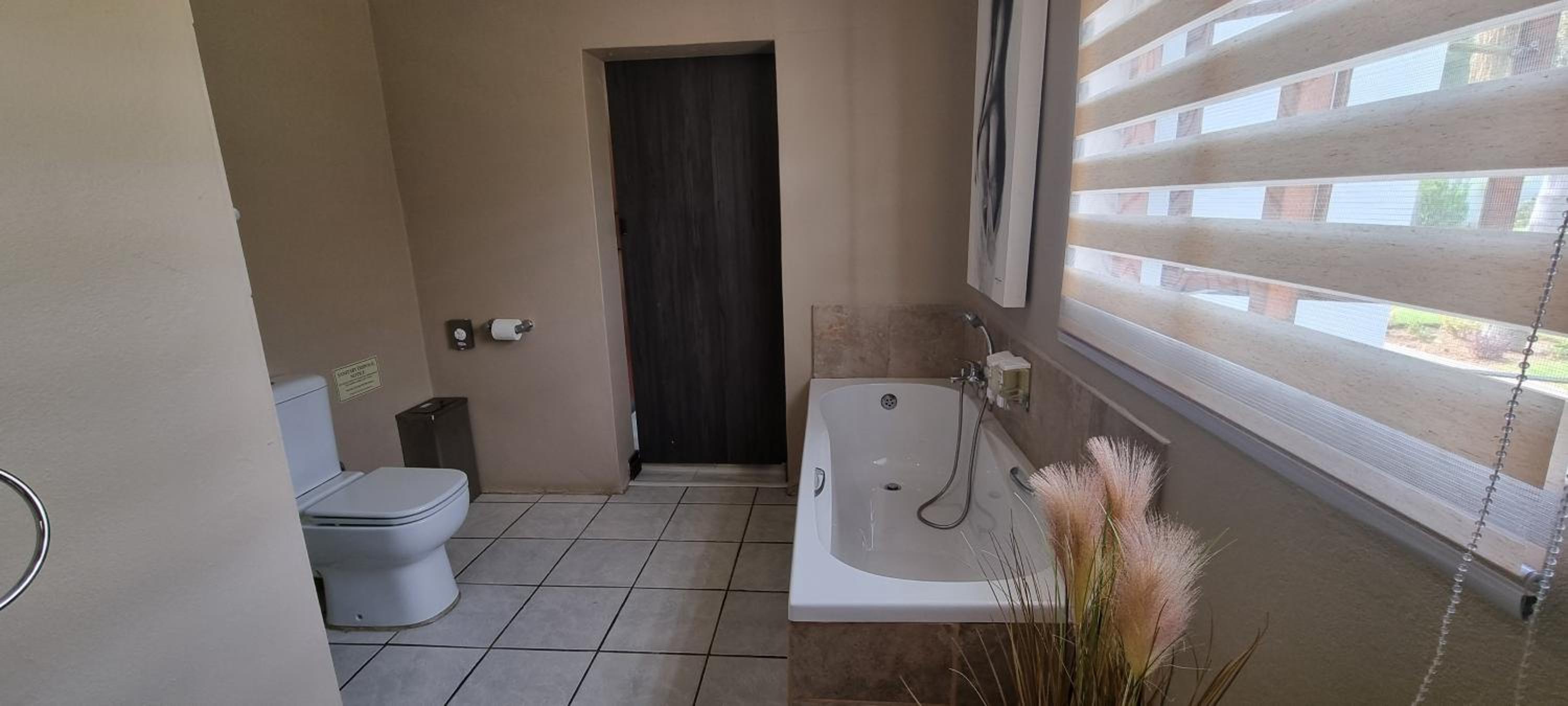 Deluxe King Suite - Photo 5