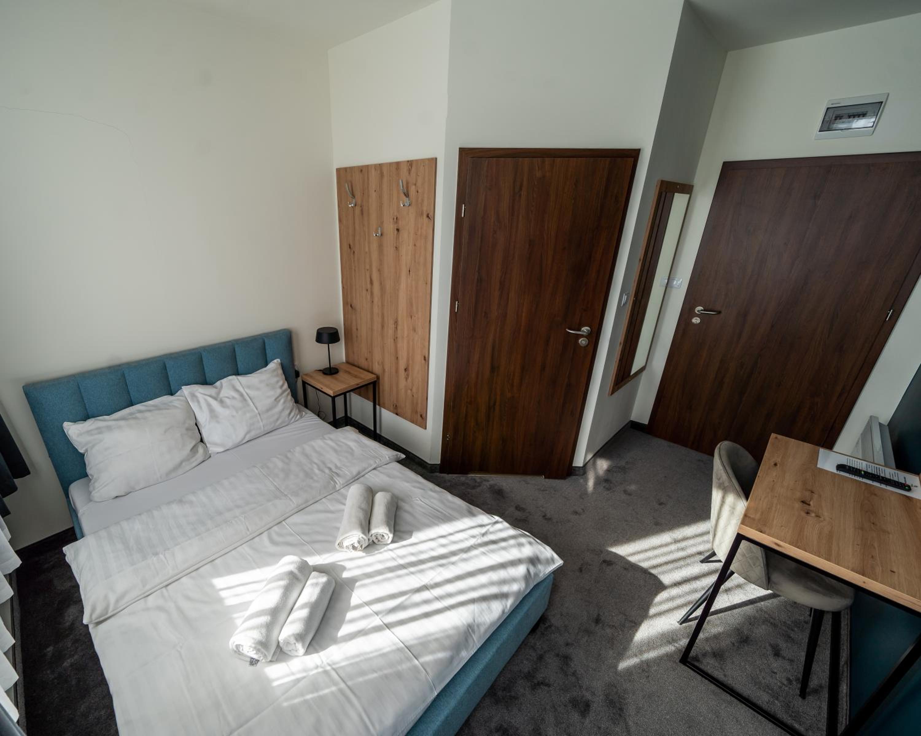 Double Room - Photo 5