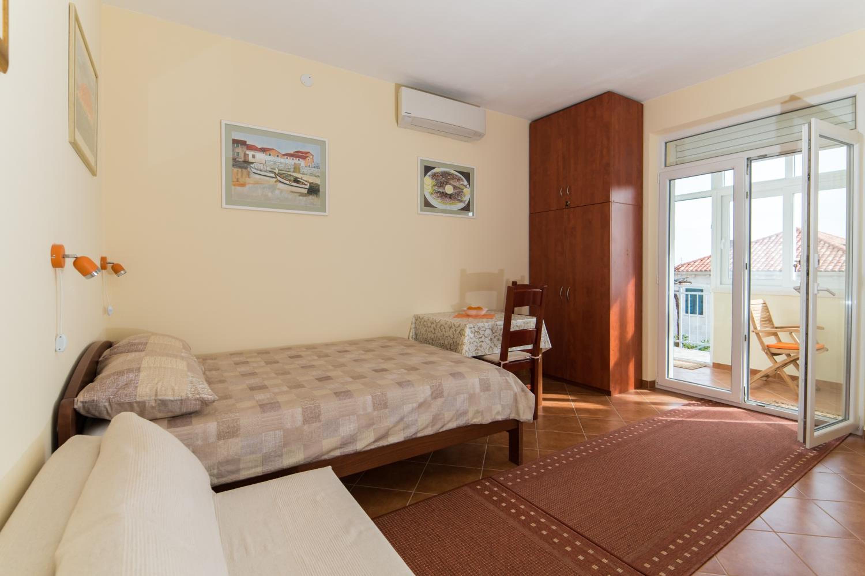 Studio Apartment with Terrace
