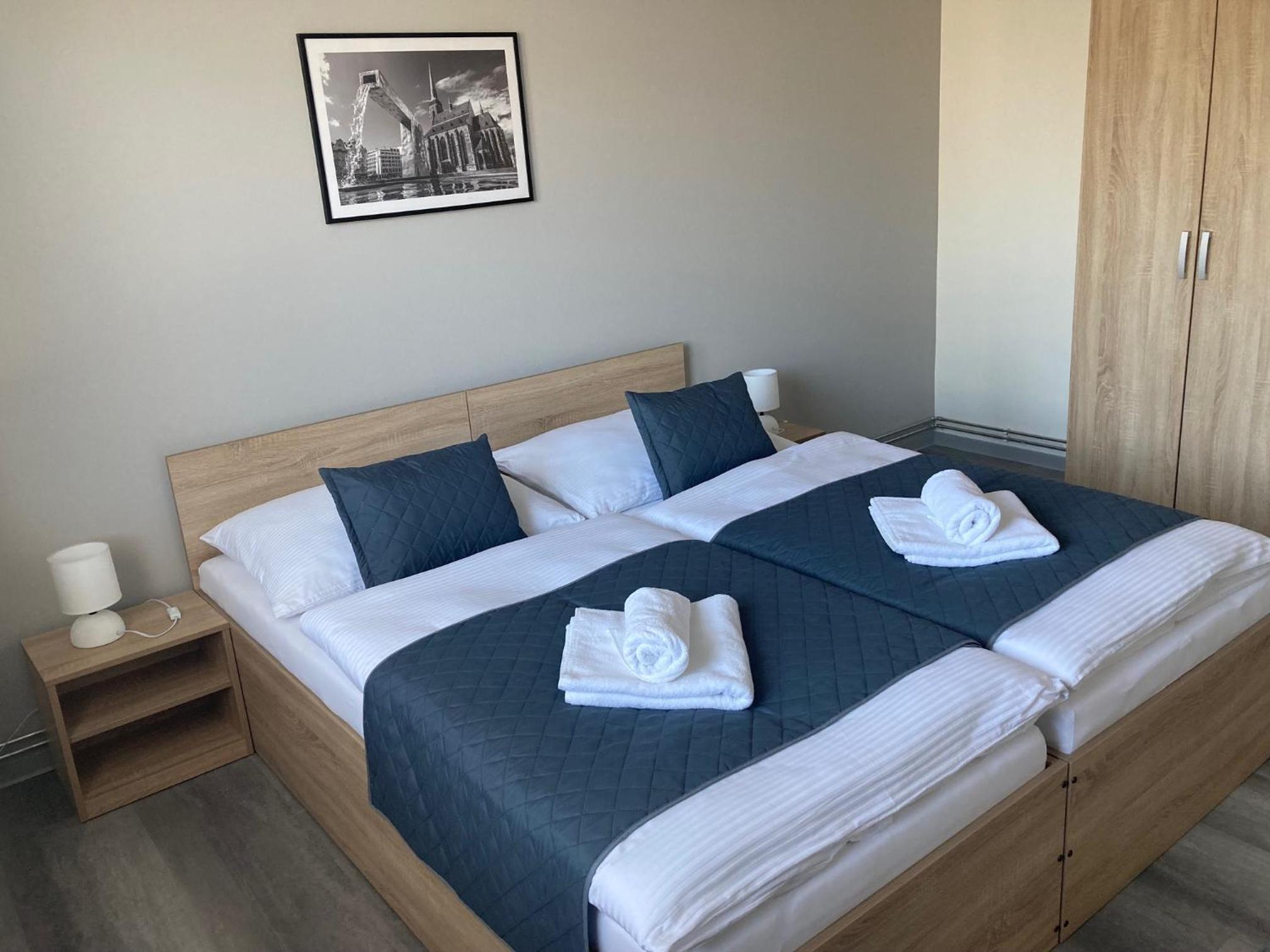 Double or Twin Room with Private Bathroom - Photo 3