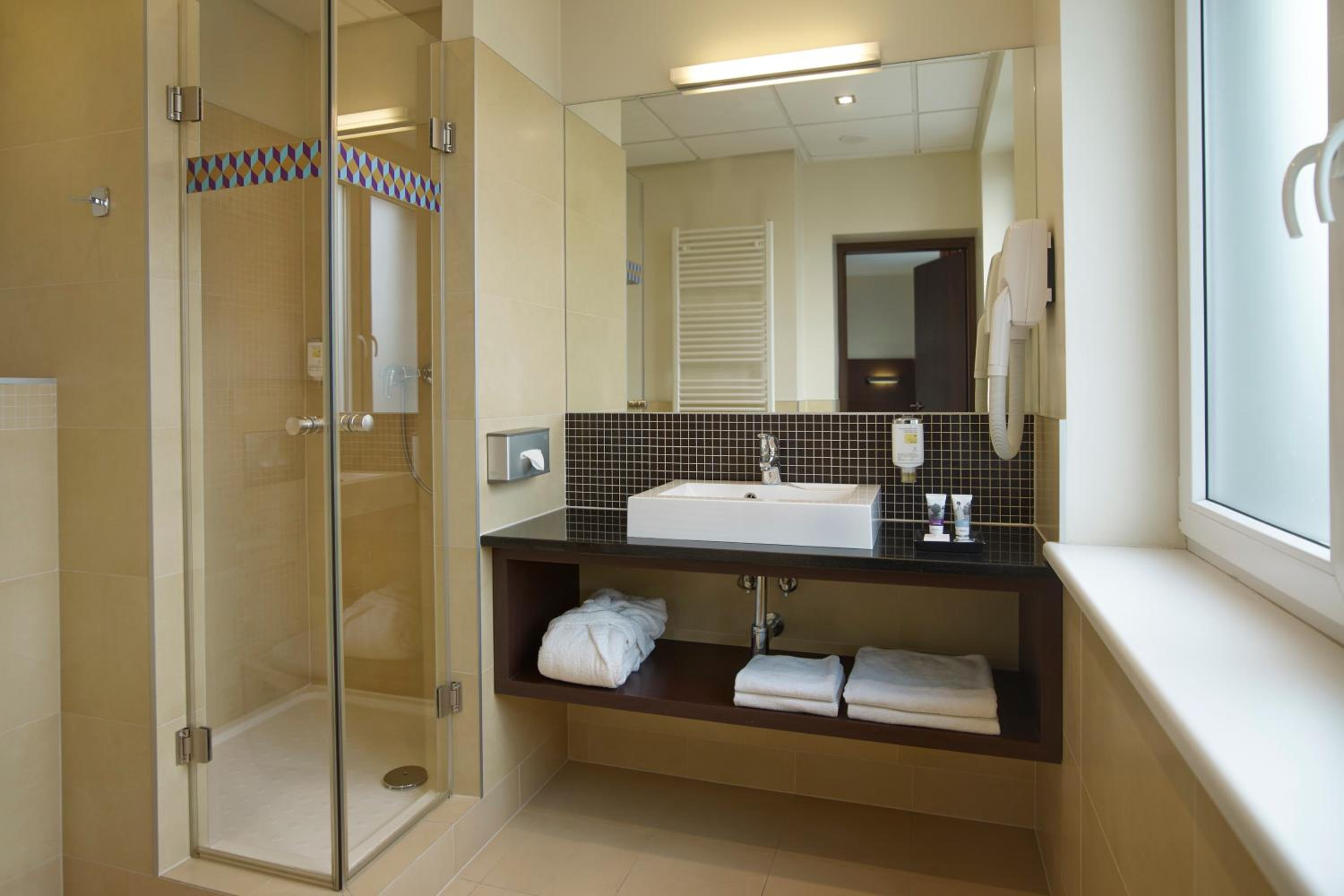 Classic Twin Room - Photo 10