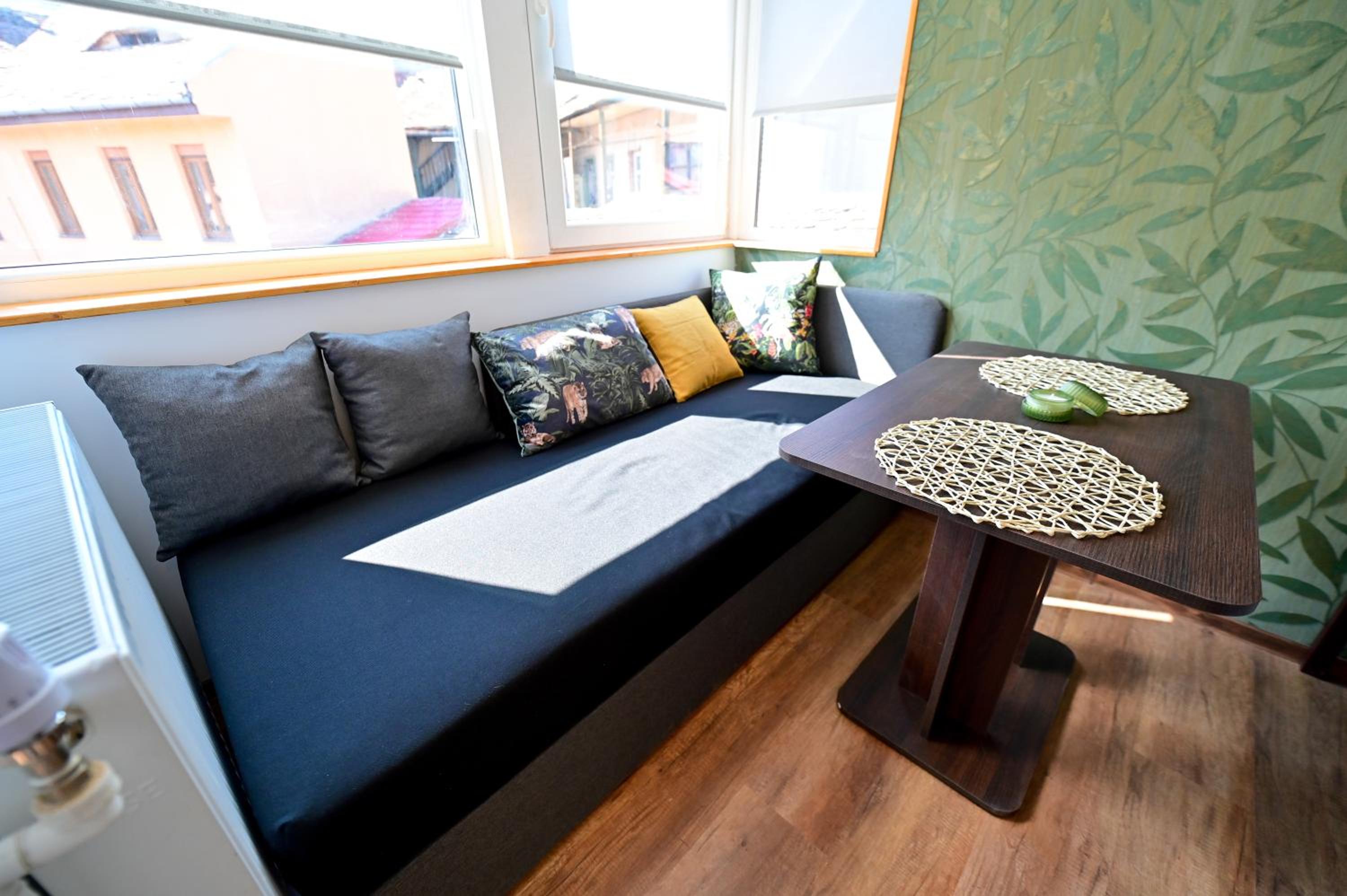 Family Room with Garden View - Photo 6