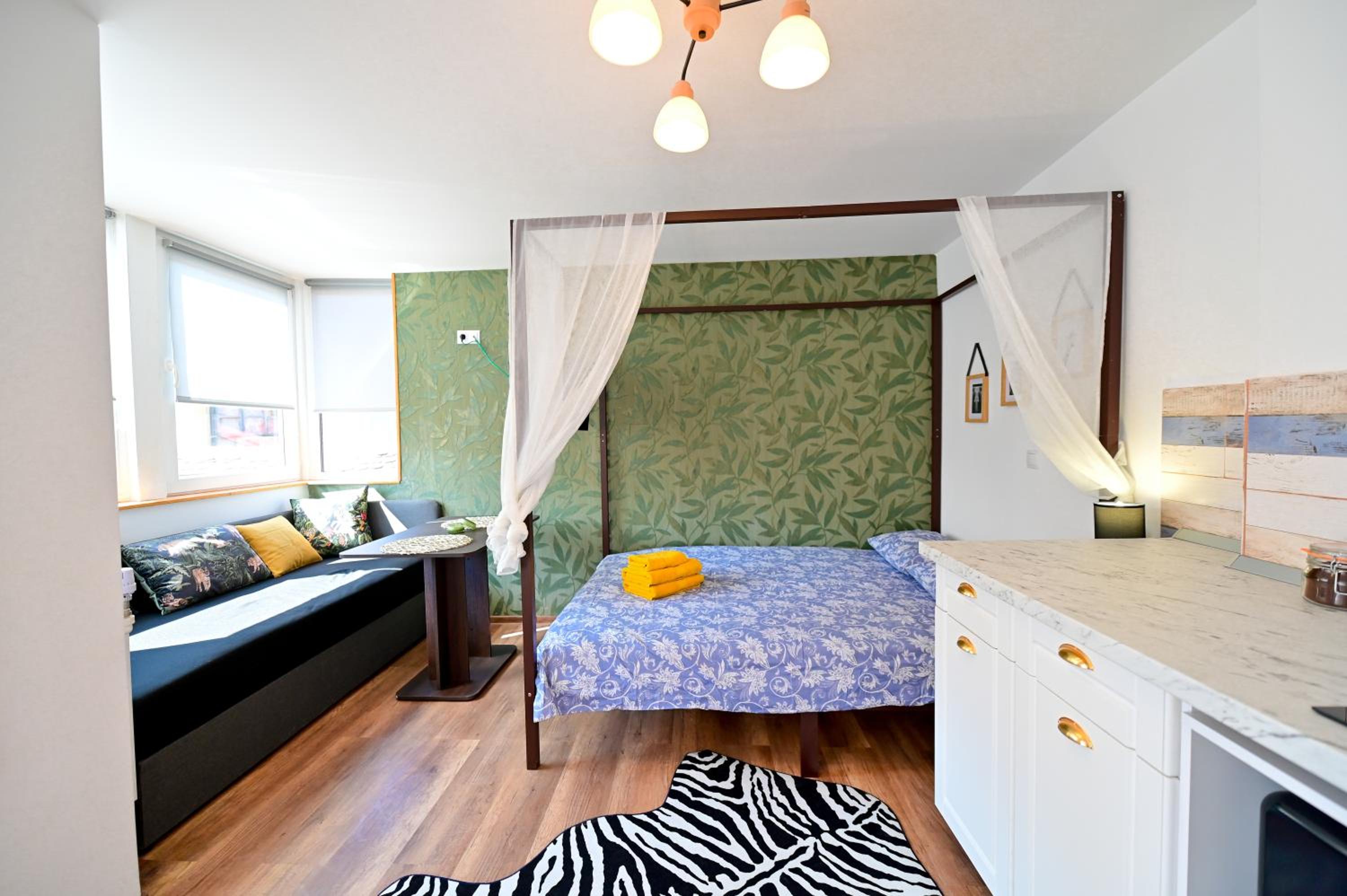 Family Room with Garden View - Photo 1