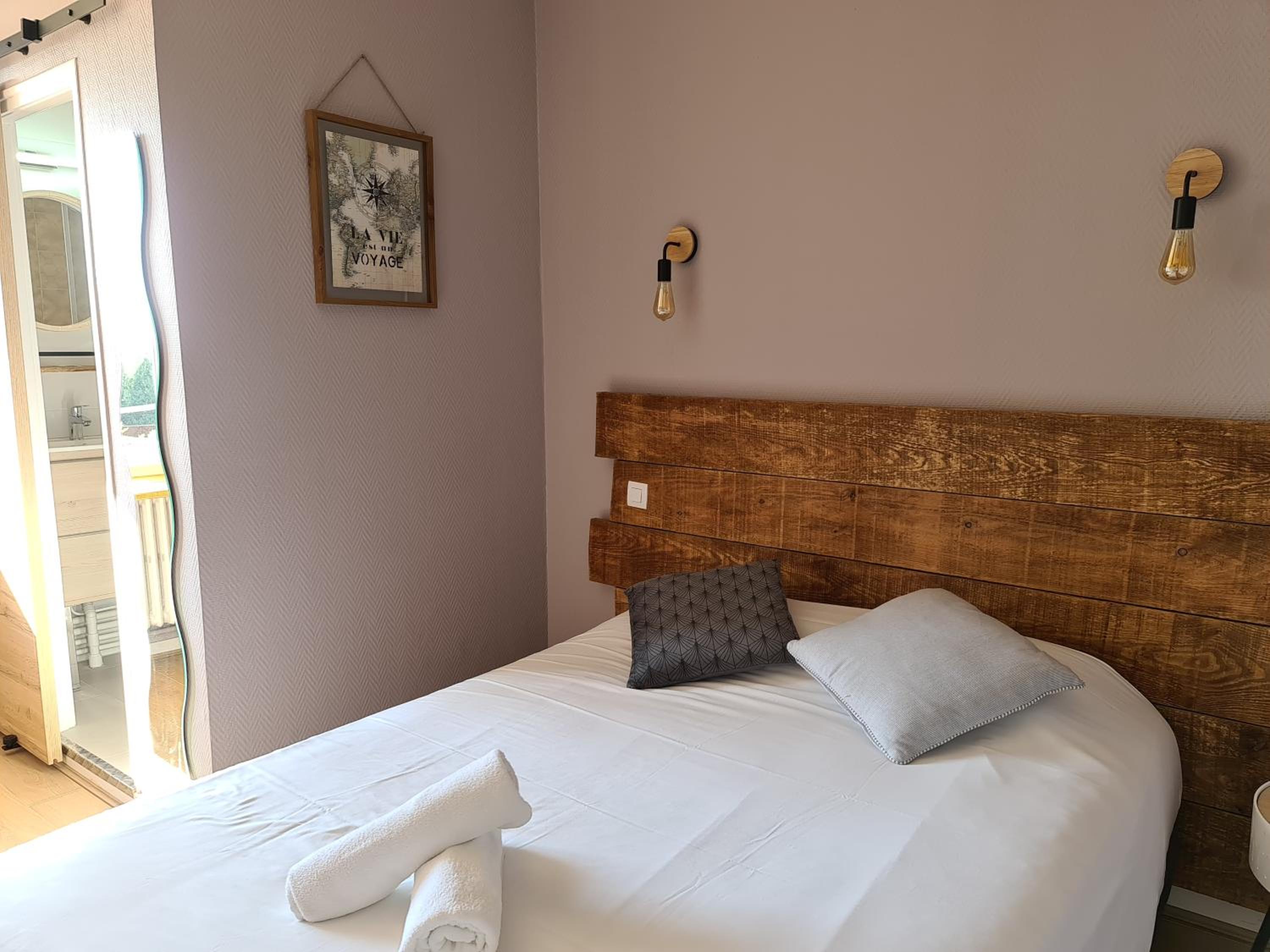 Double Room with Shower - Photo 9