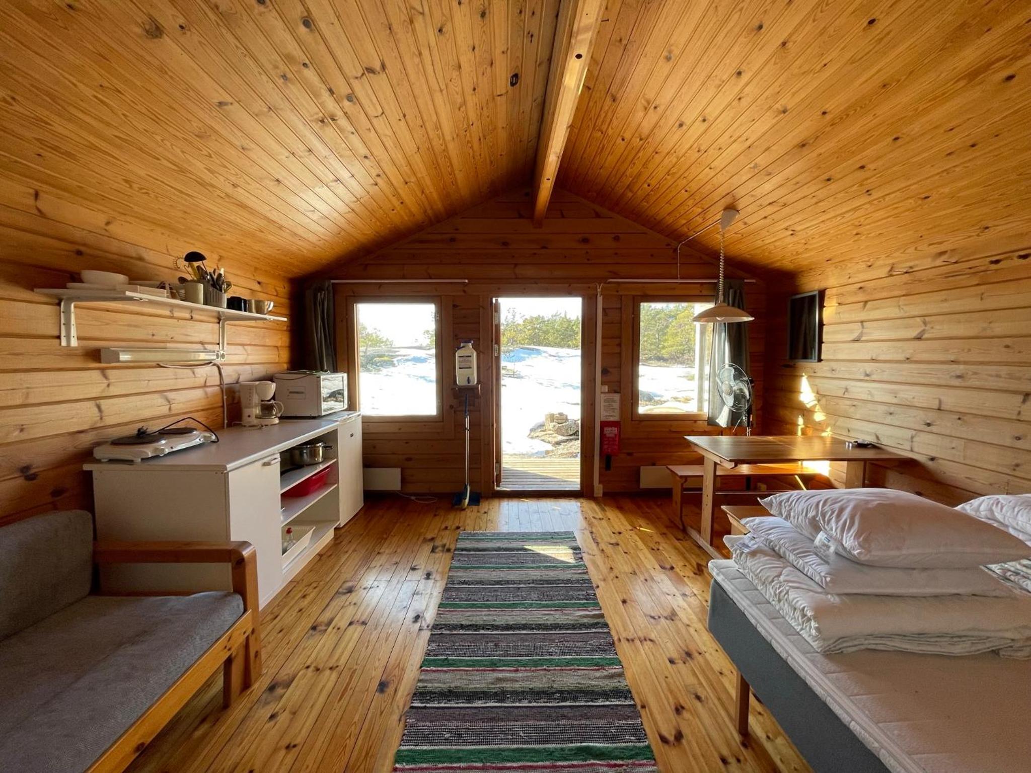 Economy Quadruple Room with Shared Bathroom photo 2