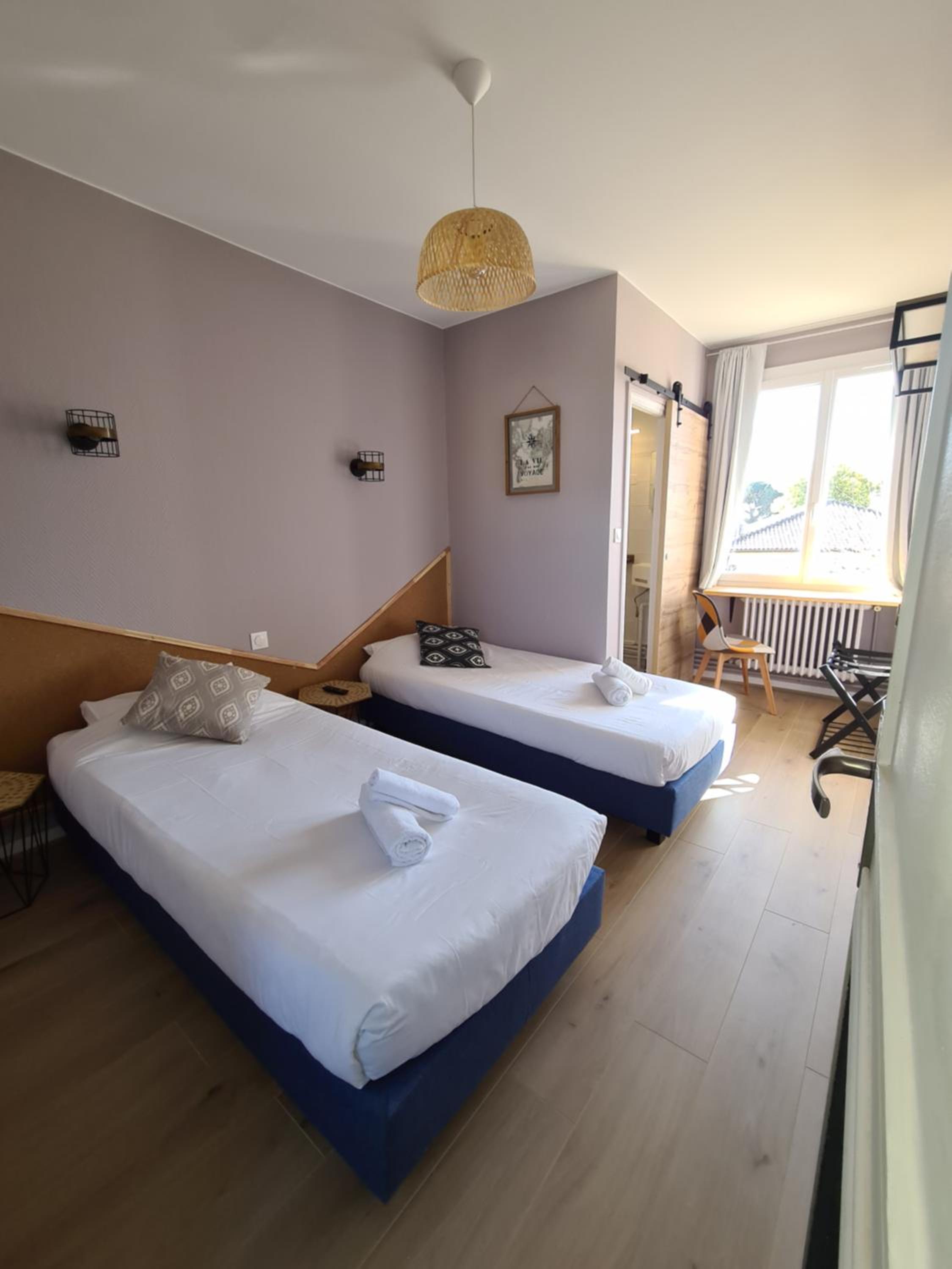 Twin Room - Photo 9