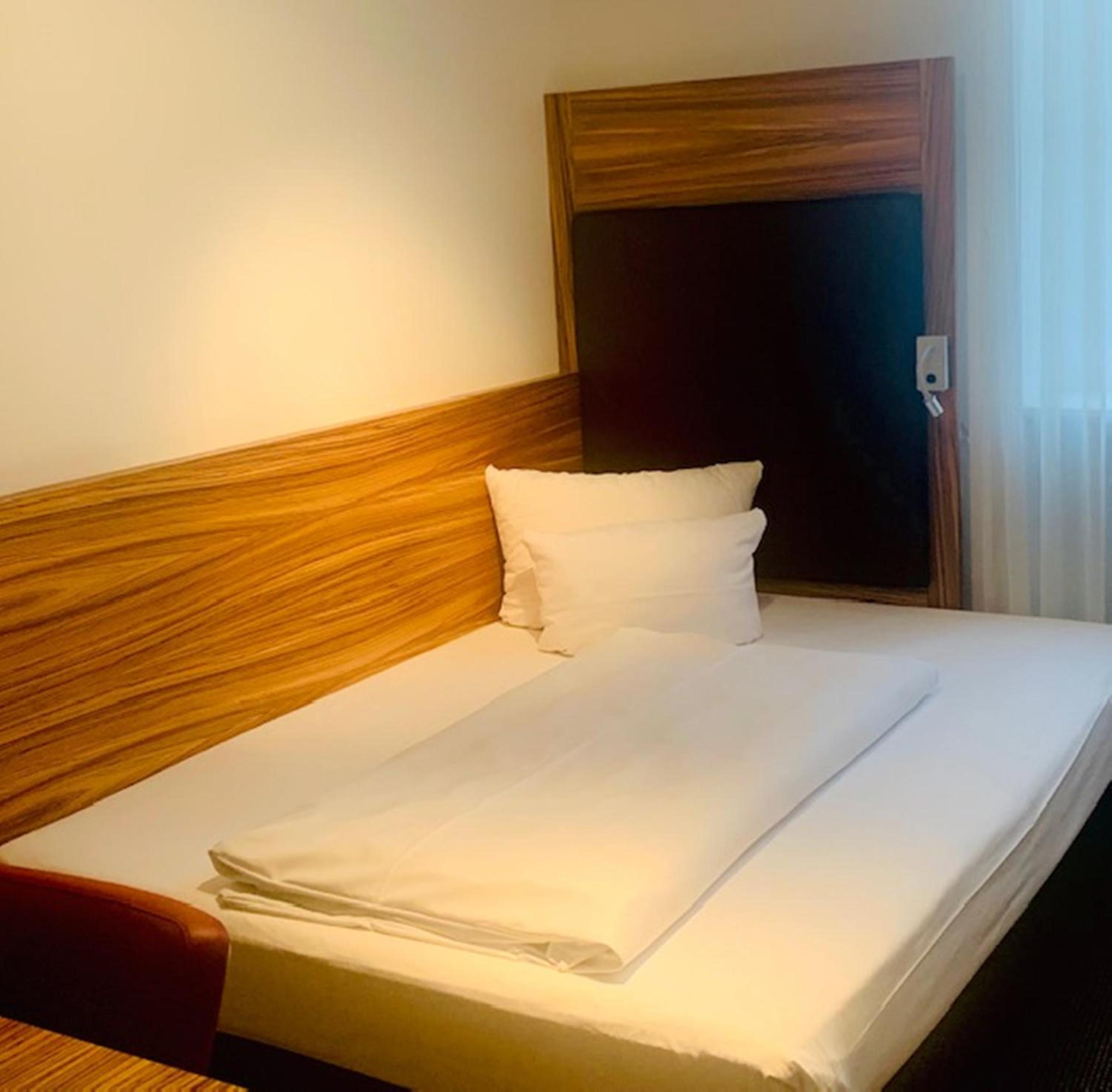 Double or Twin Room - Photo 4