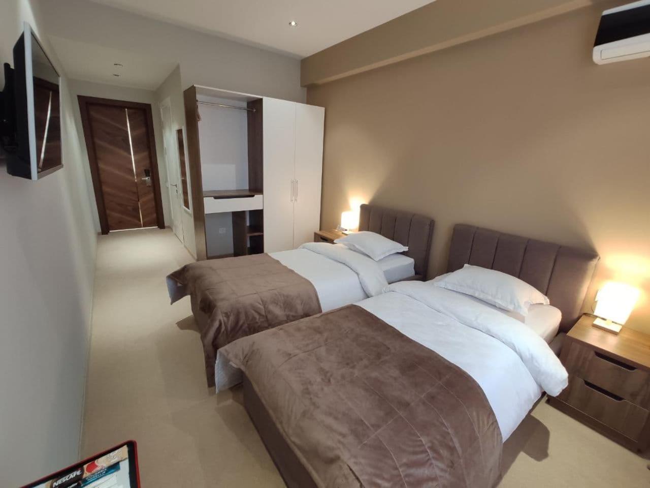 Standard Twin Room - Photo 25