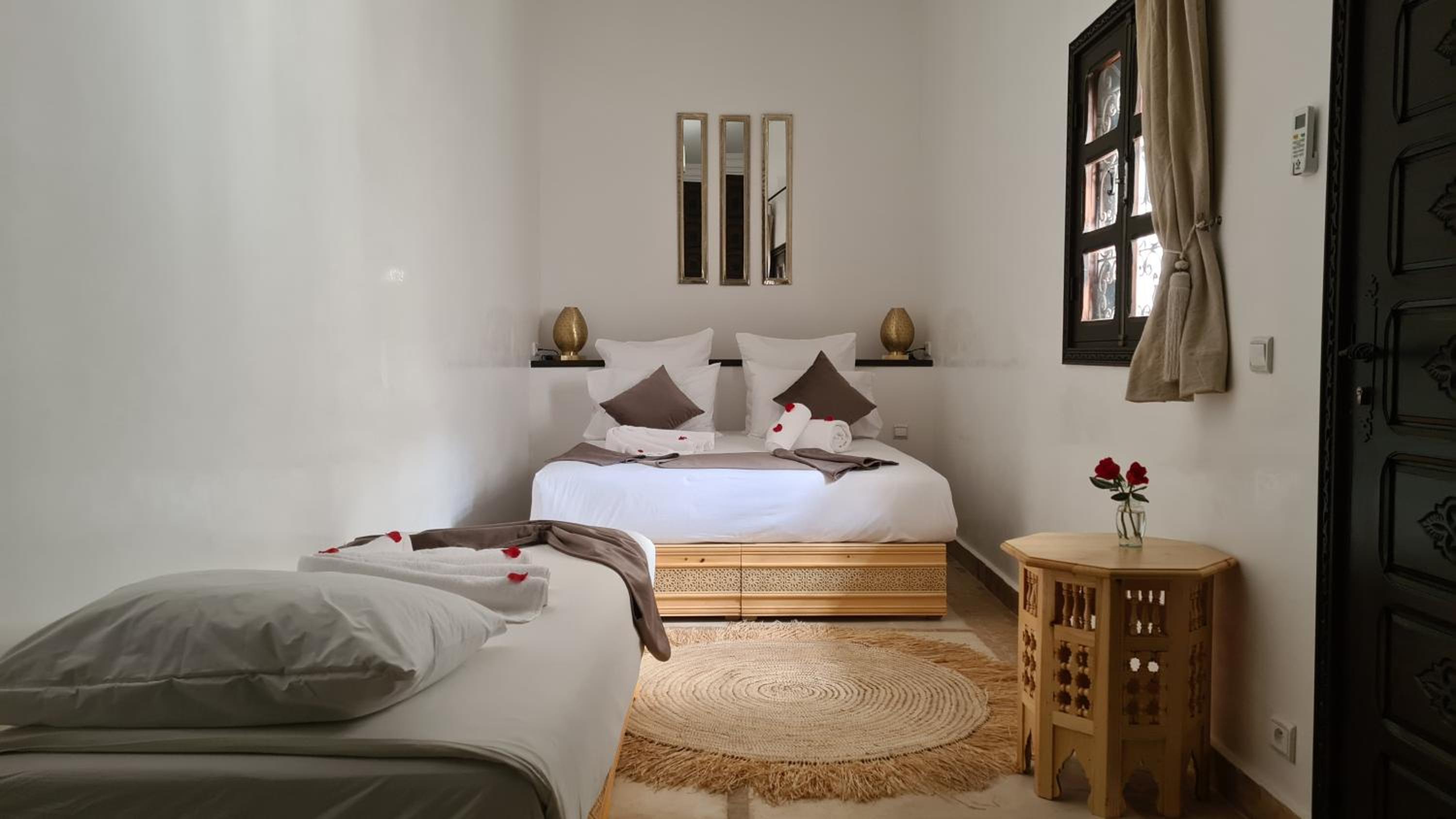 Deluxe Room - Photo 5