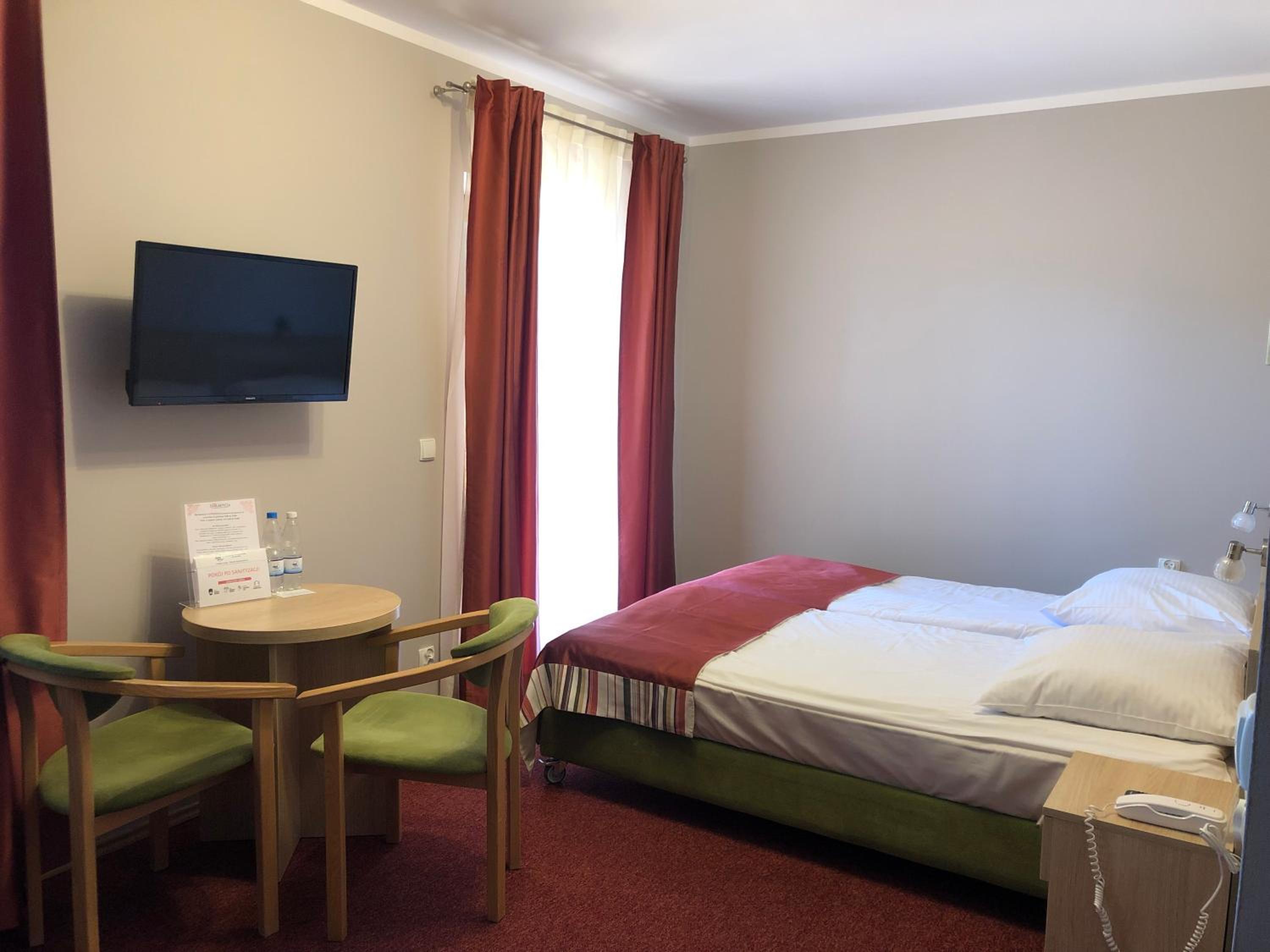 Standard Twin Room with Sofa and Terrace - Photo 2