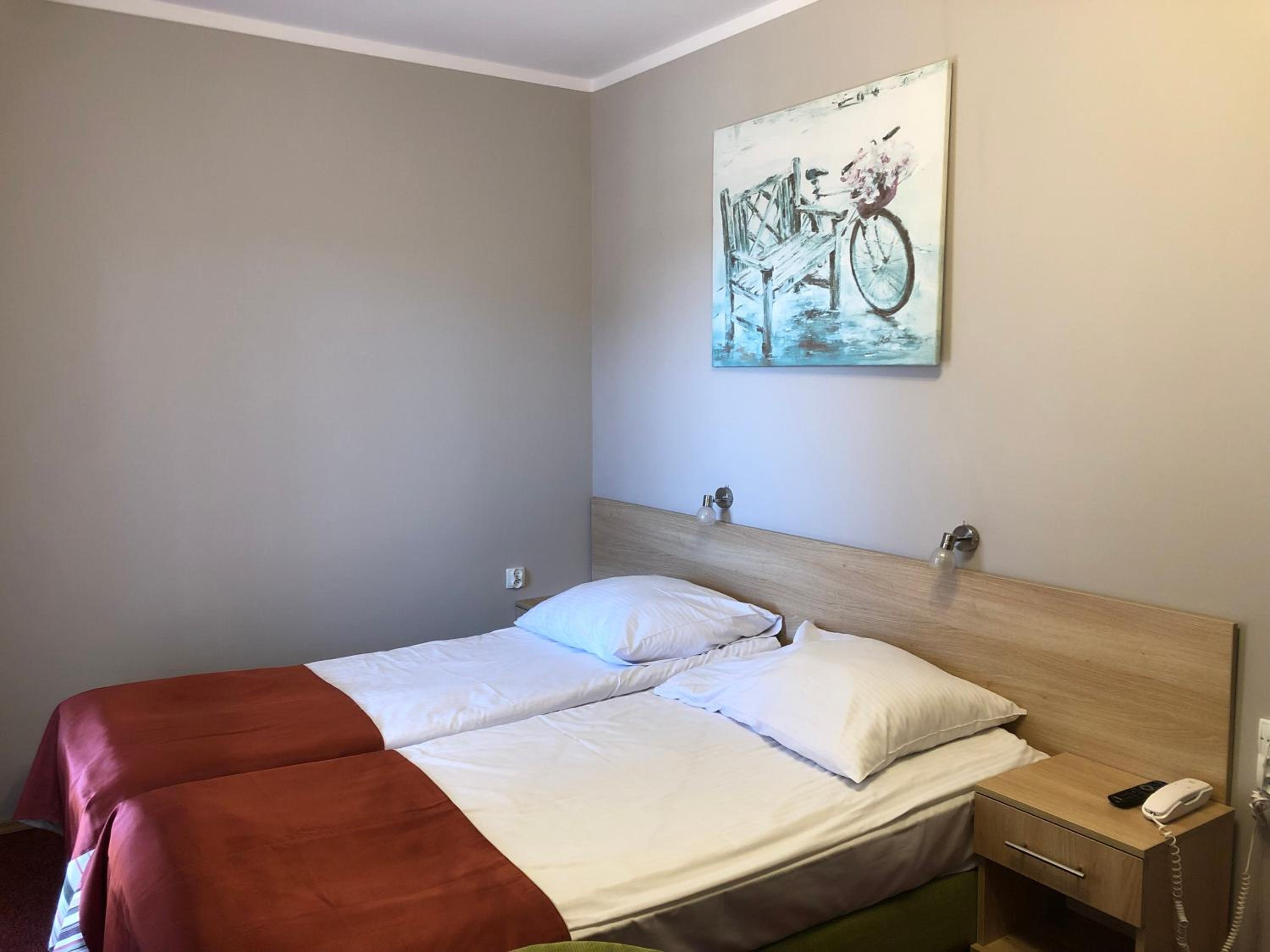 Standard Twin Room with Sofa and Terrace - Photo 4