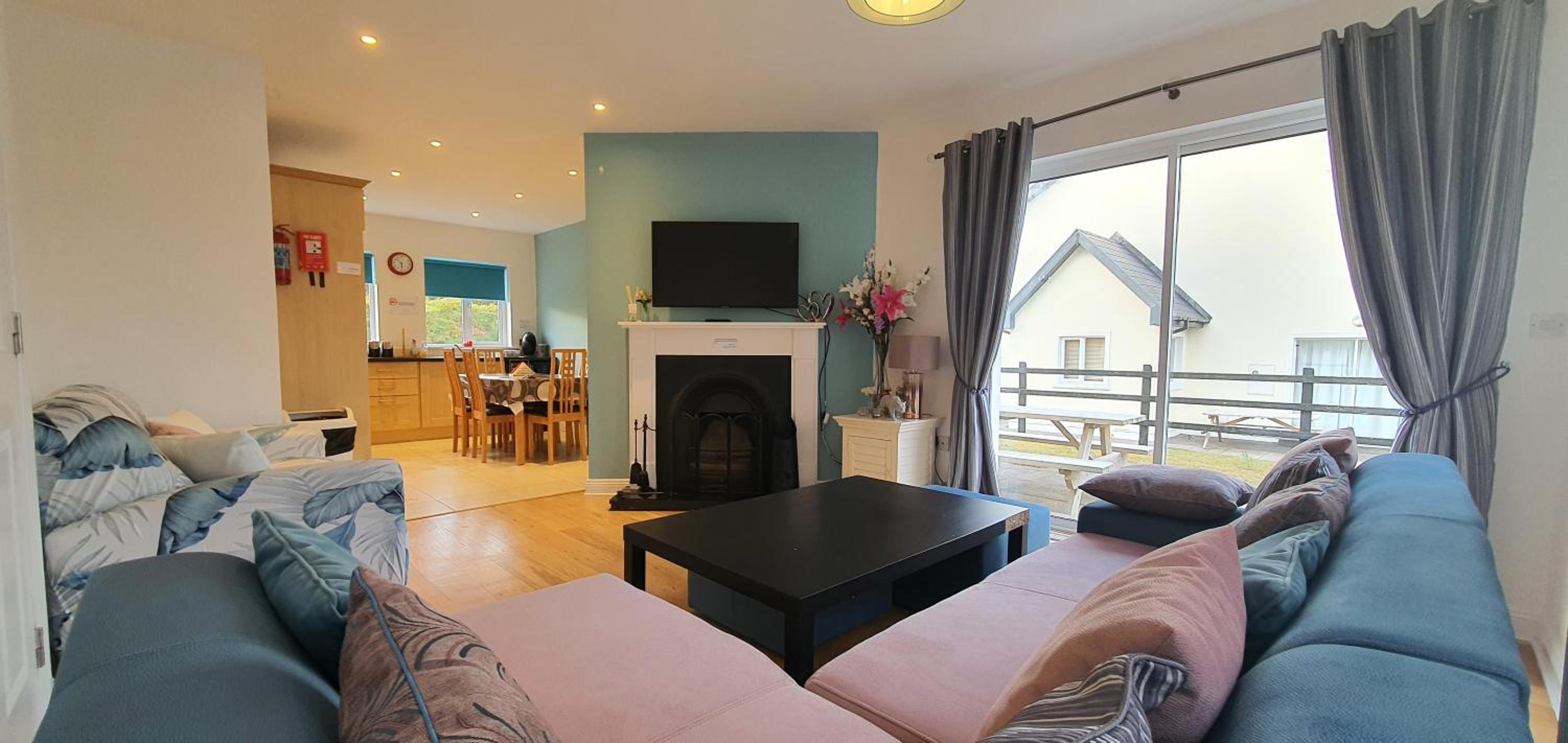 Four-Bedroom House photo 2