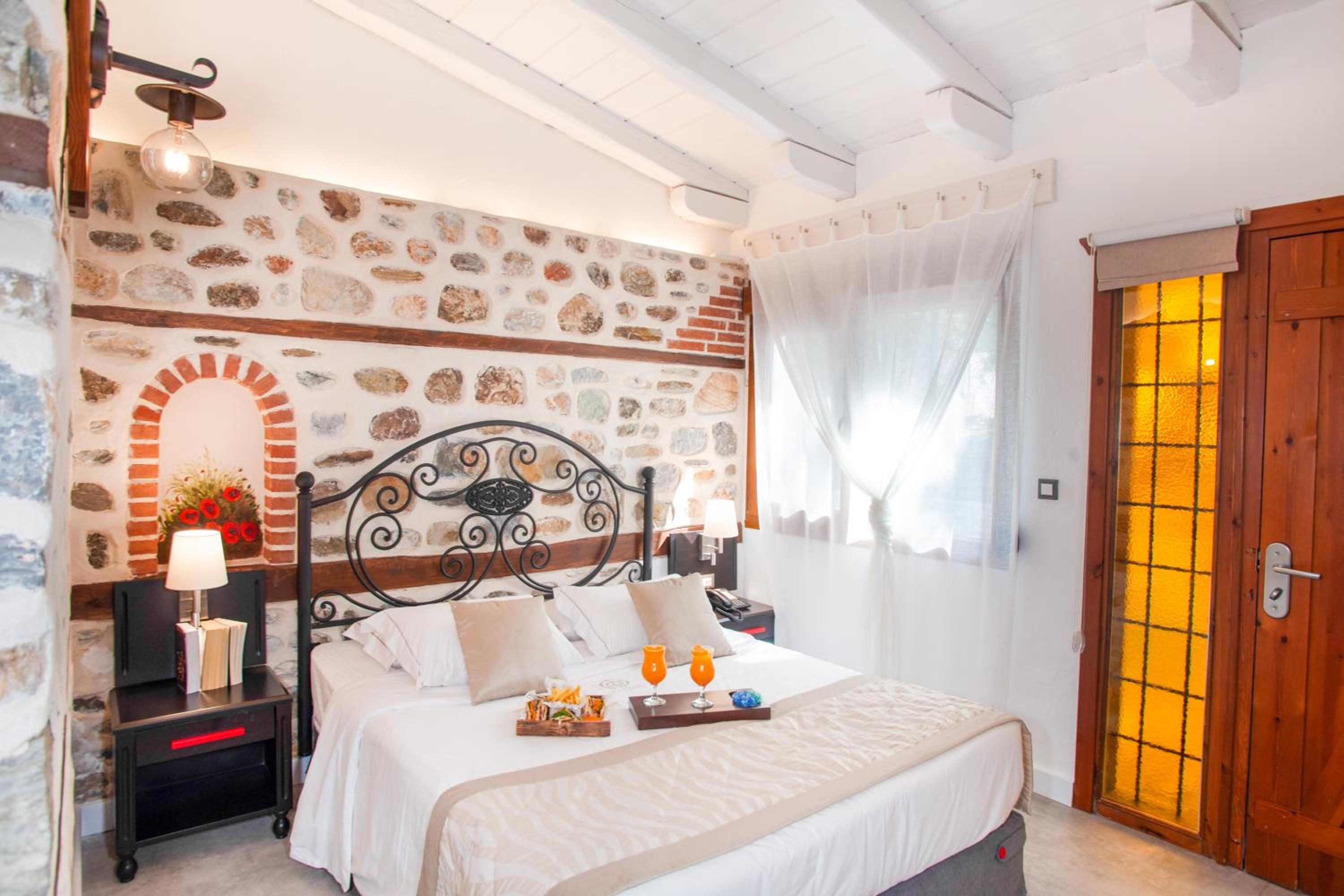 Maisonette With Front Pool View 