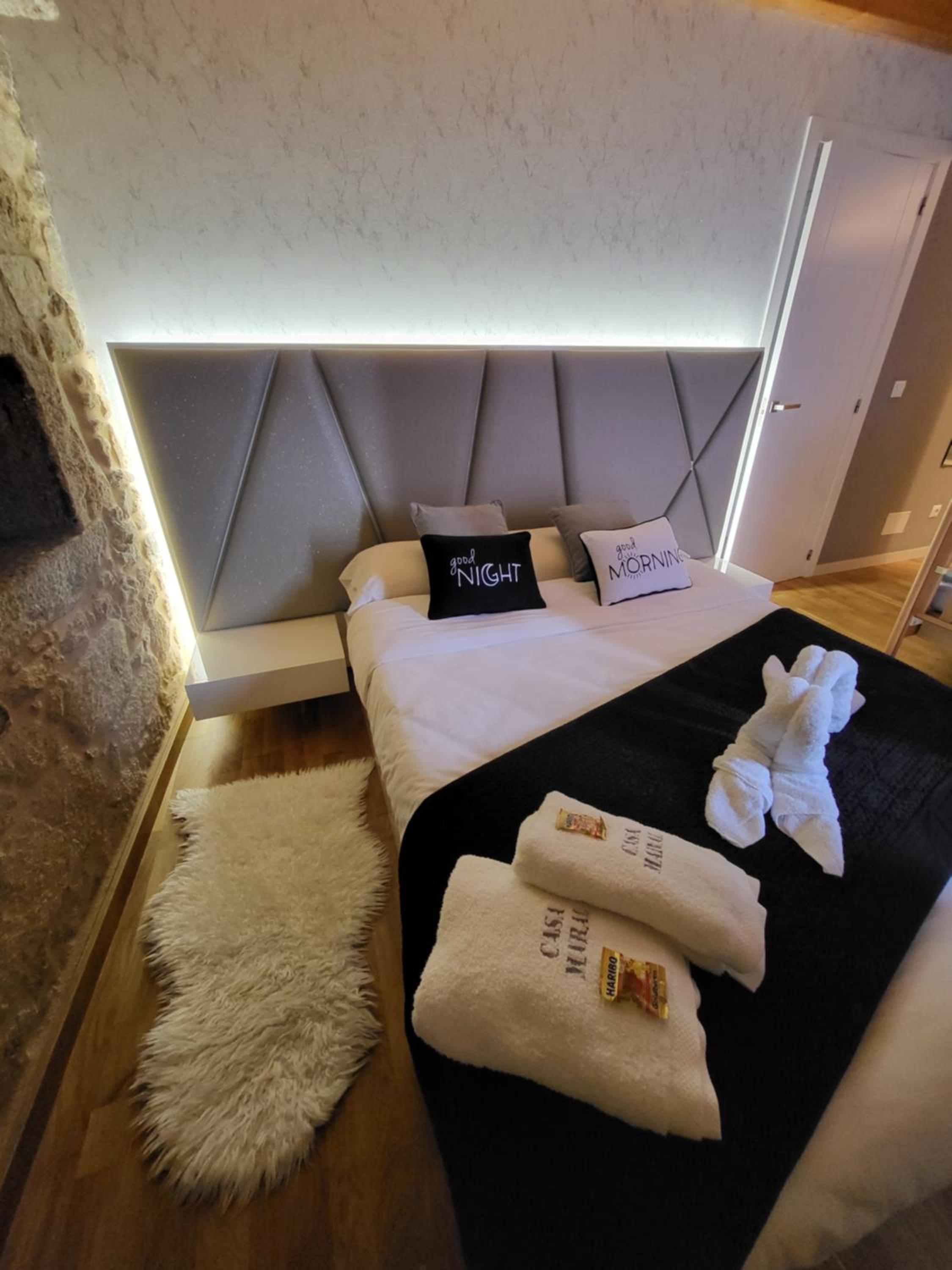 Four-Bedroom House - Photo 12