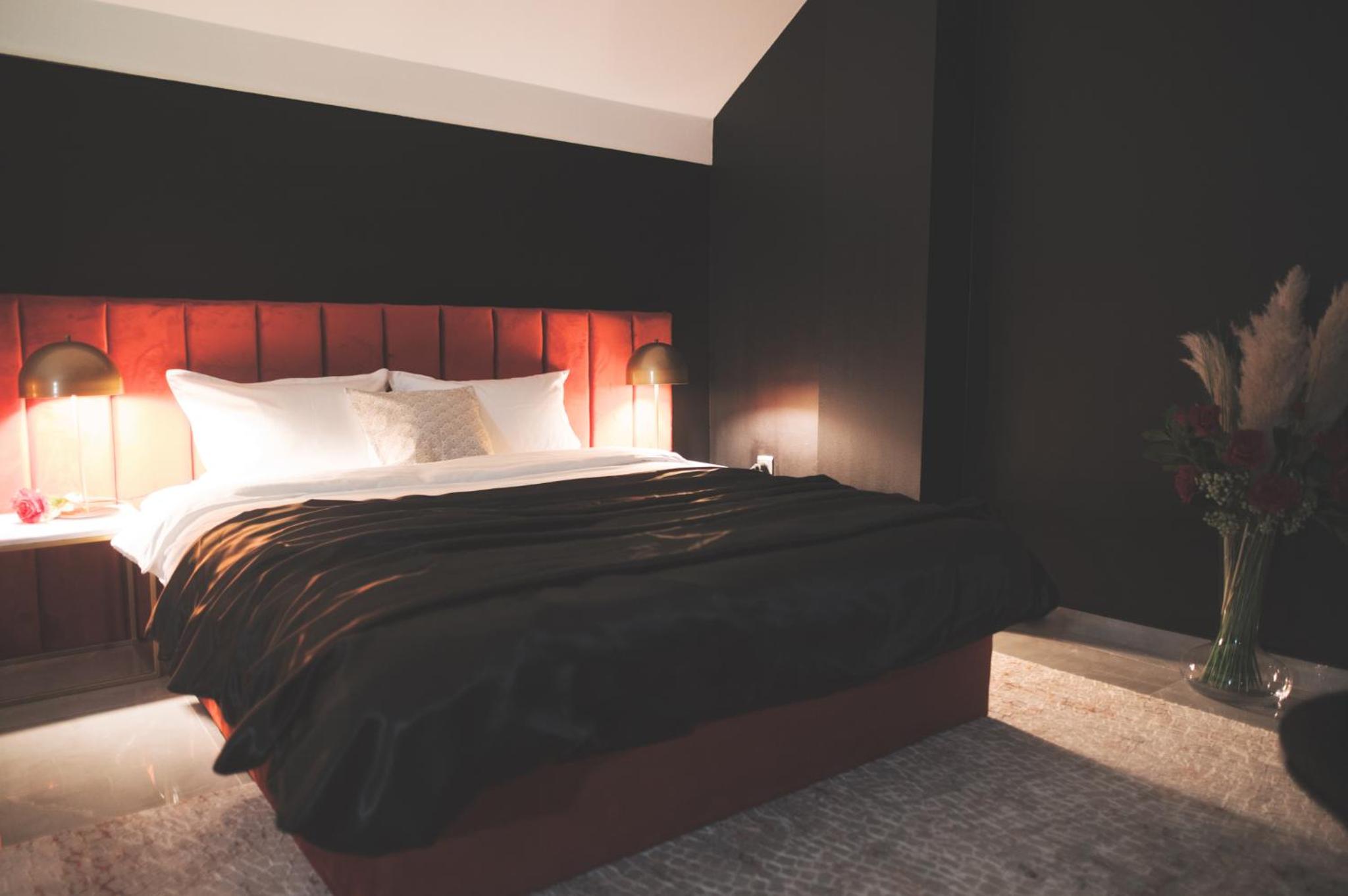 Deluxe King Room - Photo 12
