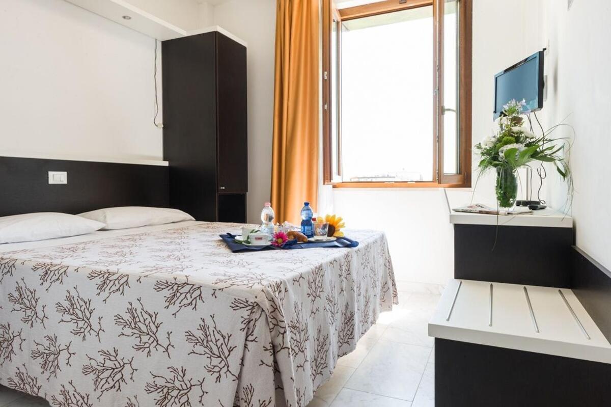 Double or Twin Room with Mountain View