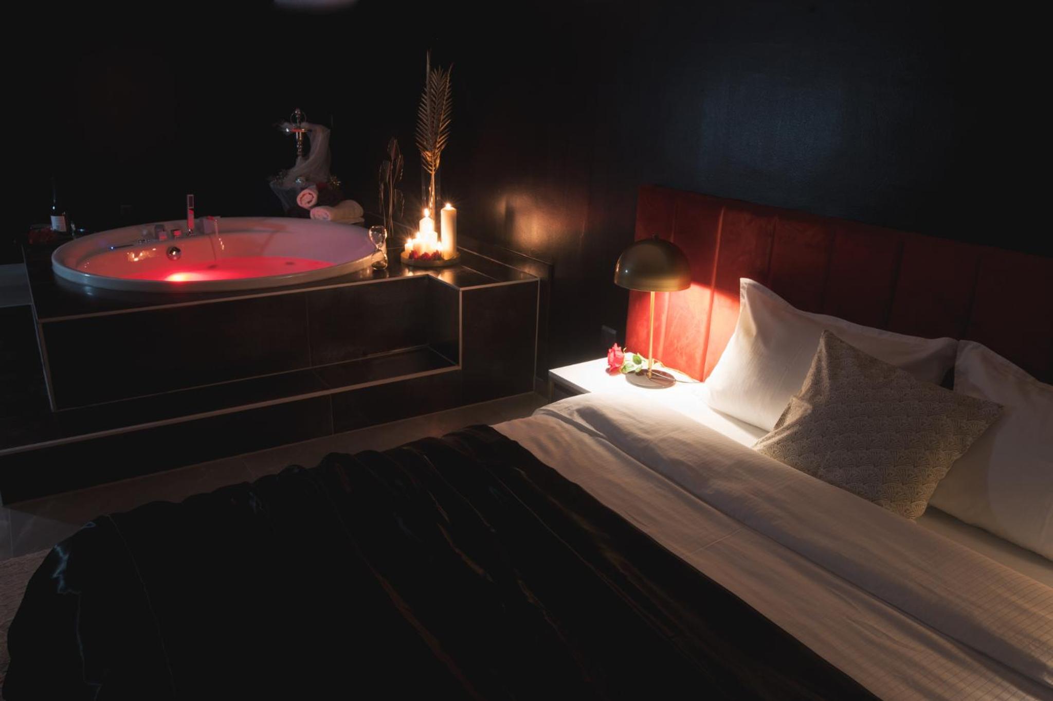 Deluxe King Room - Photo 21