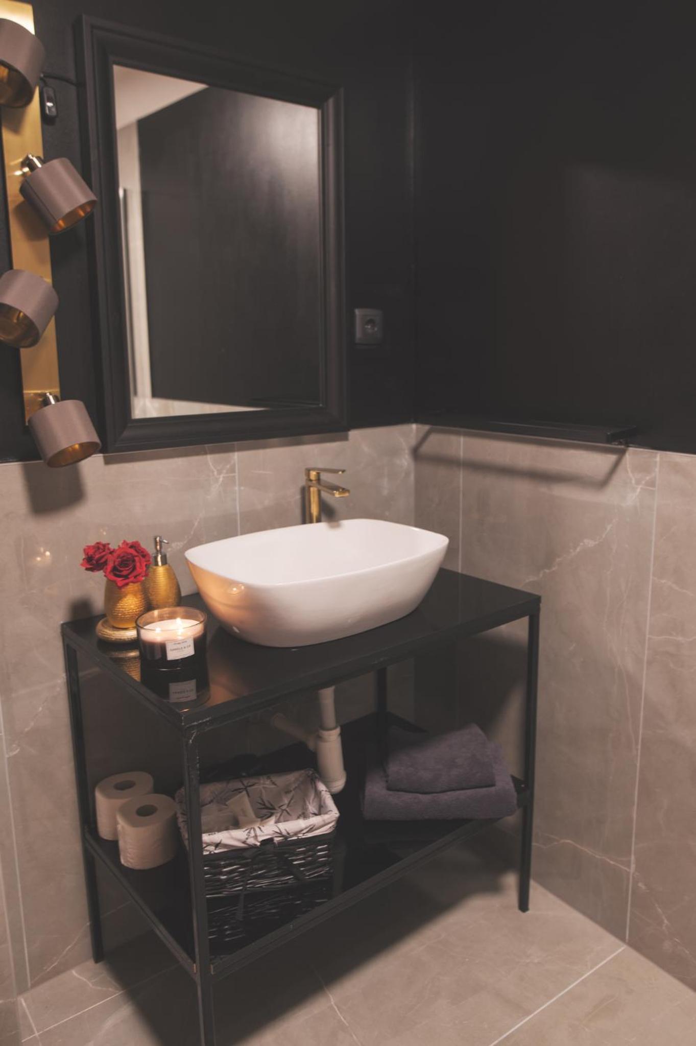 Deluxe King Room - Photo 17