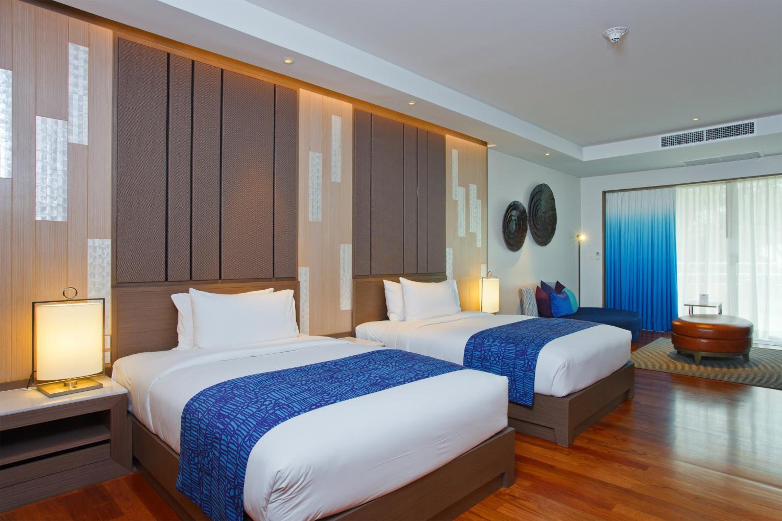 Double Suite with Pool View and Furnished Balcony - Photo 4