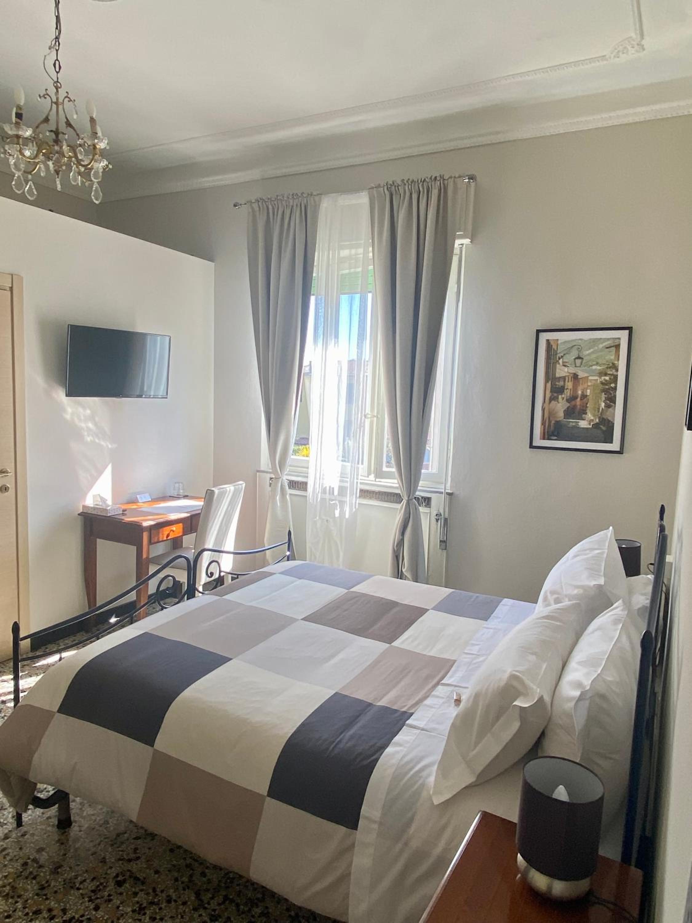 Large Double Room photo 3