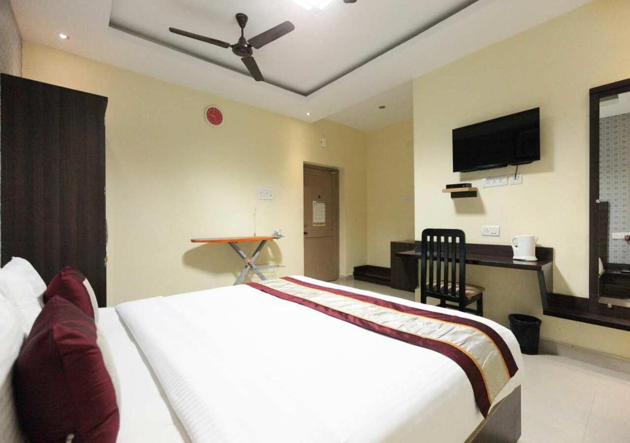 Deluxe Double or Twin Room - Photo 11