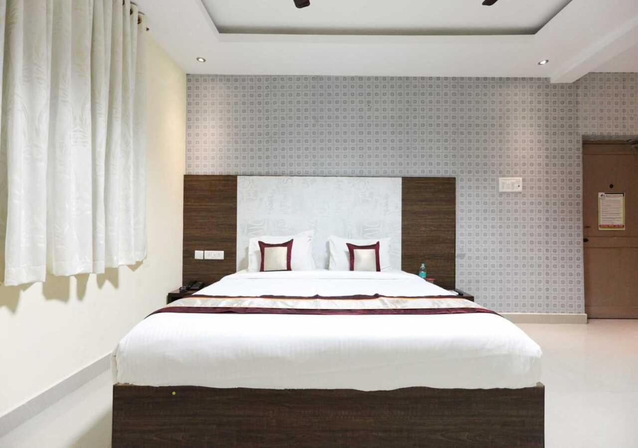 Deluxe Double or Twin Room - Photo 8