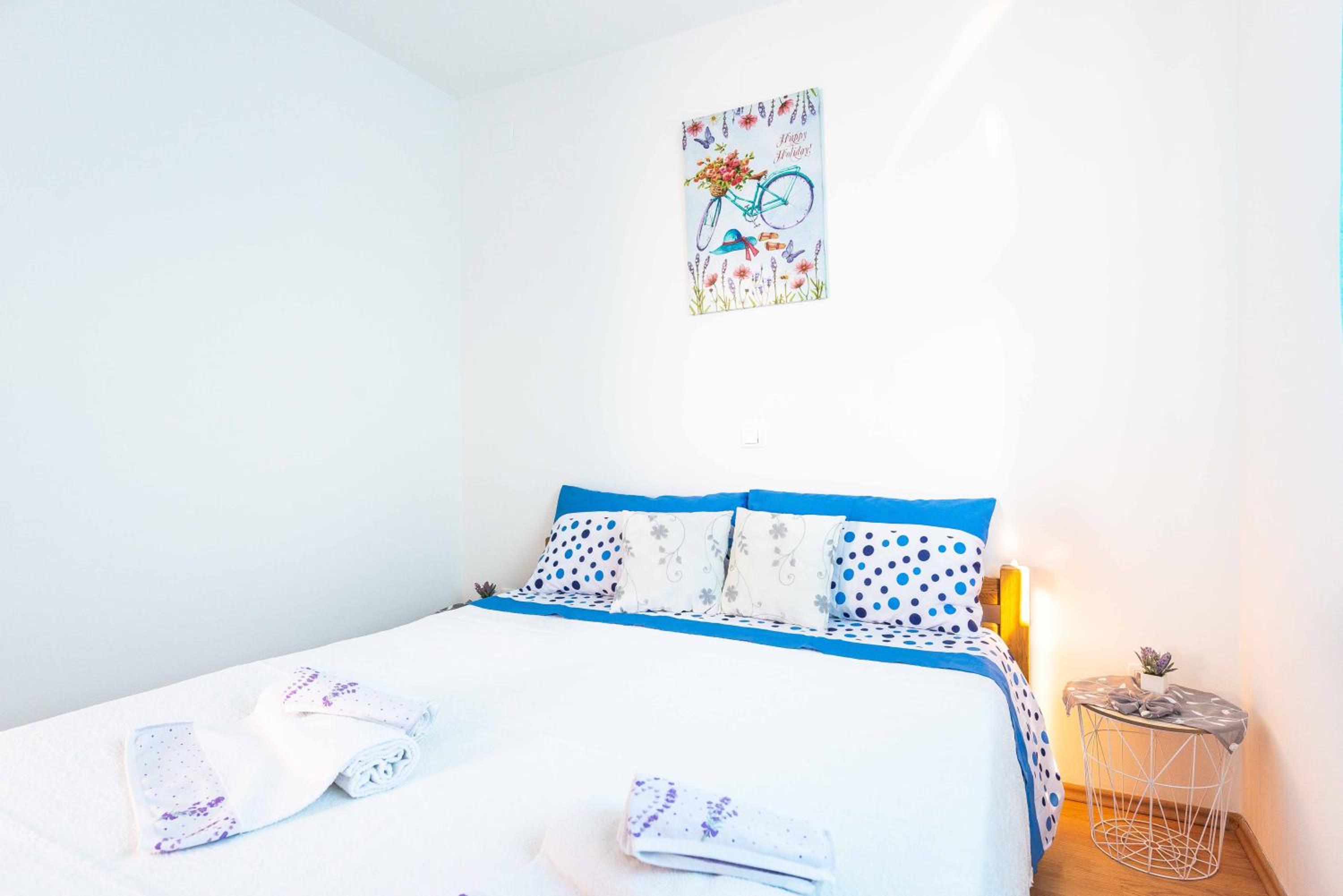 One-Bedroom Apartment H4
