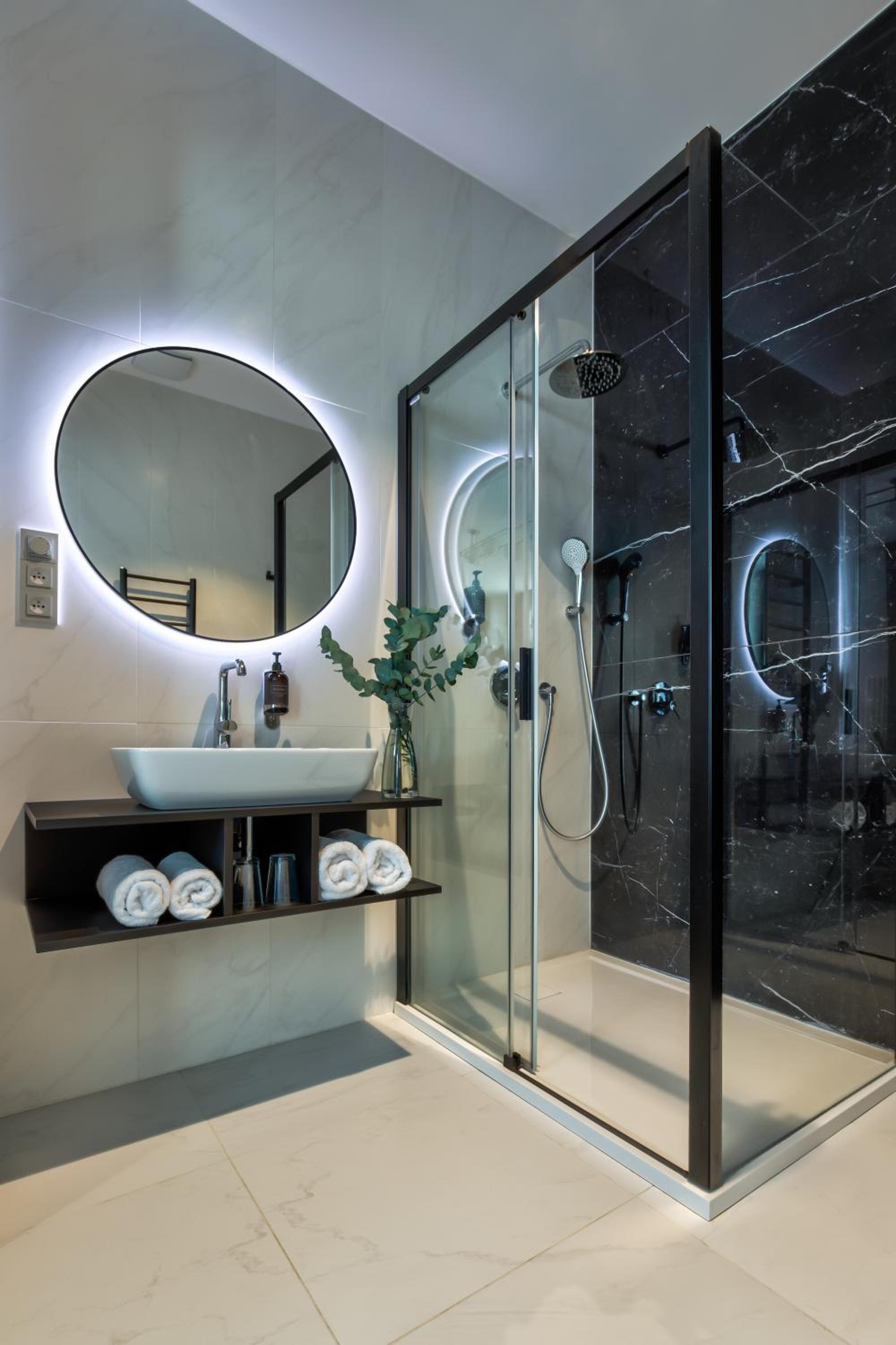 Deluxe King Suite - Photo 3