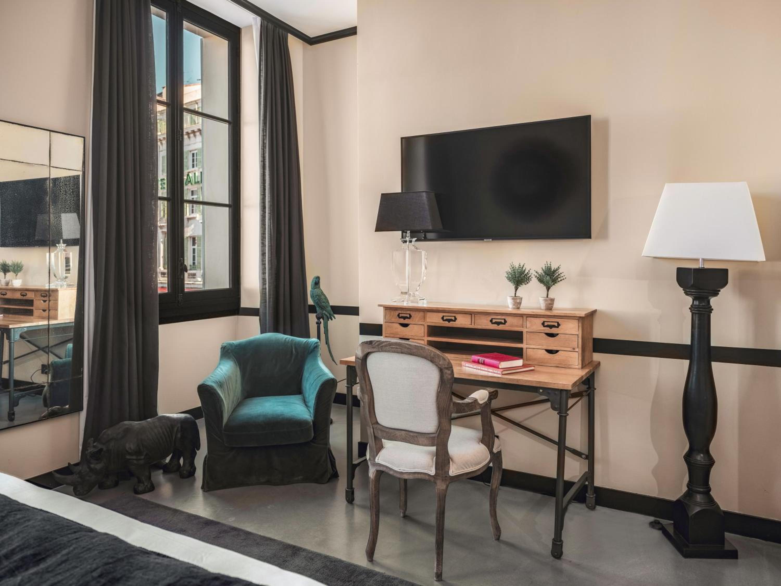 Deluxe Double Room with Harbor View - Photo 9