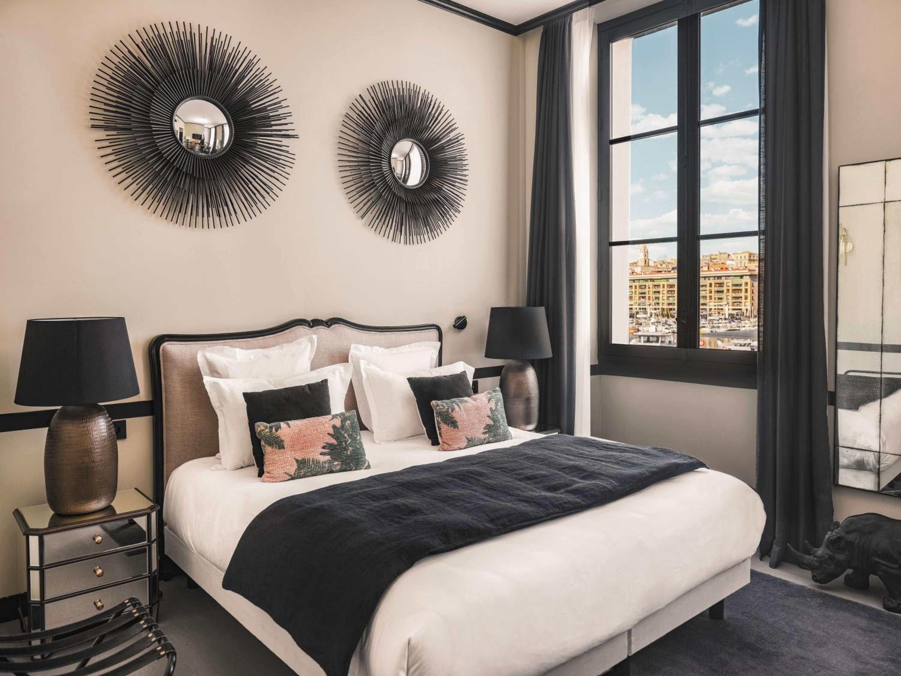 Deluxe Double Room with Harbor View - Photo 1