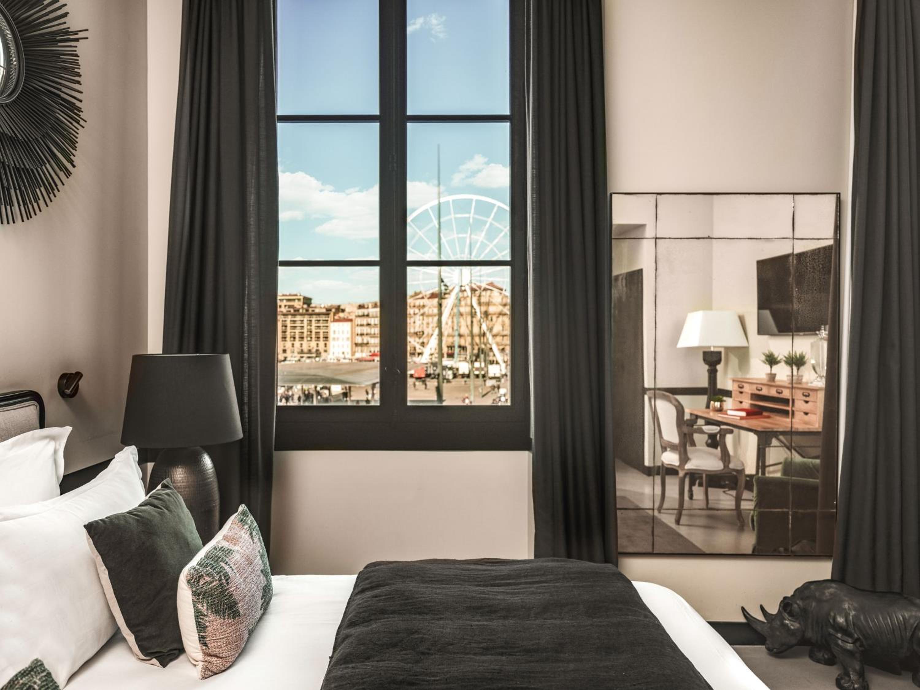 Deluxe Double Room with Harbor View - Photo 10