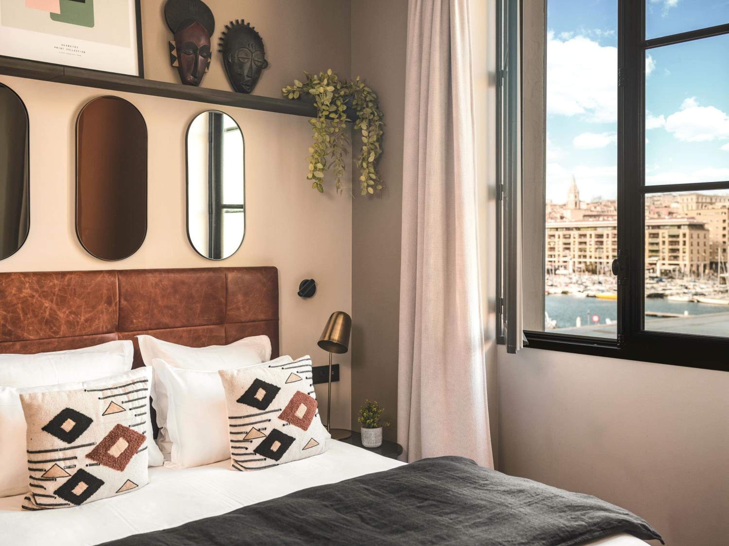 Deluxe Triple Room with Harbor View - Photo 4