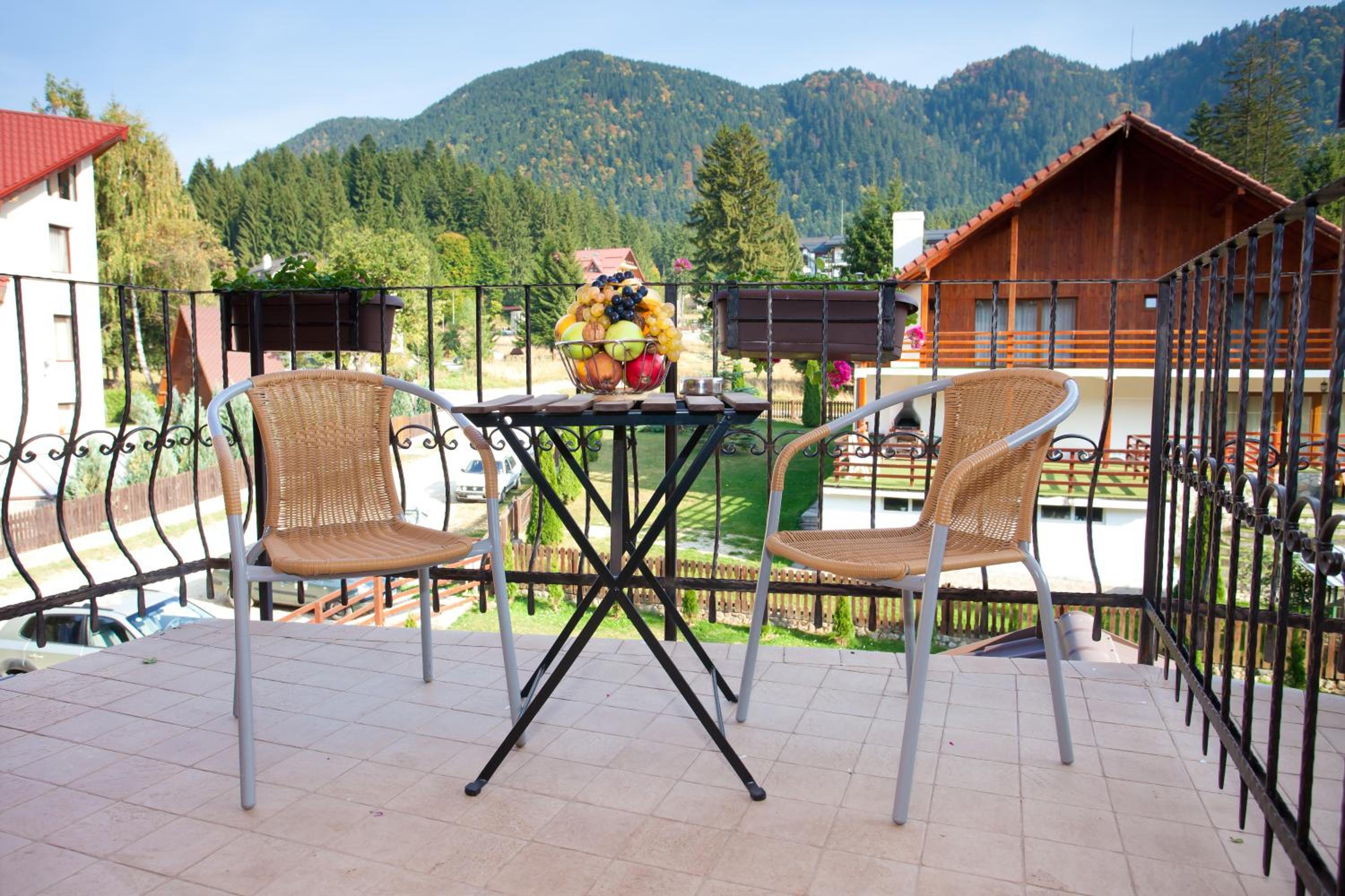Double Room with Mountain View - Photo 2