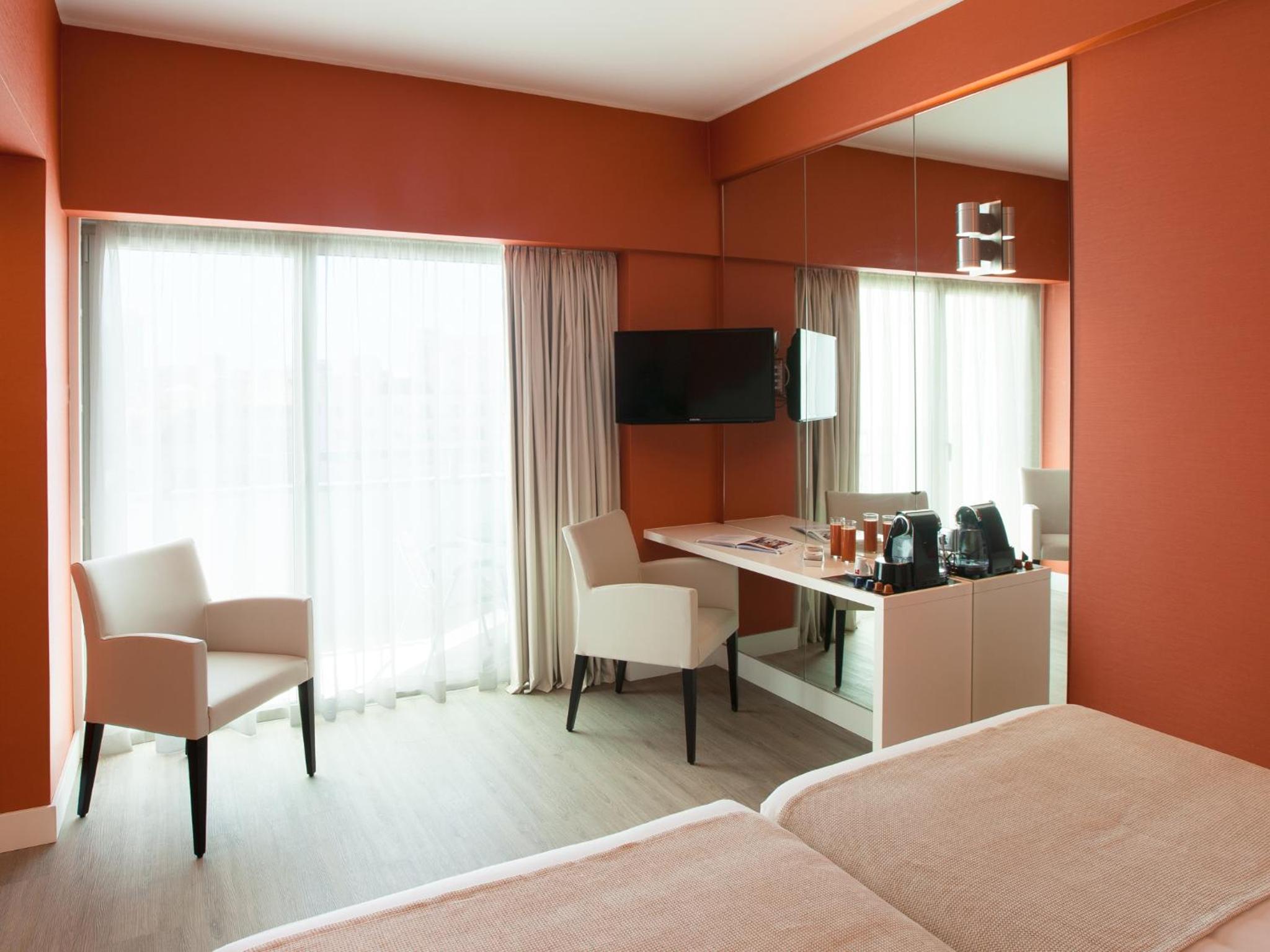 Premium Double or Twin Room with Balcony - Photo 9