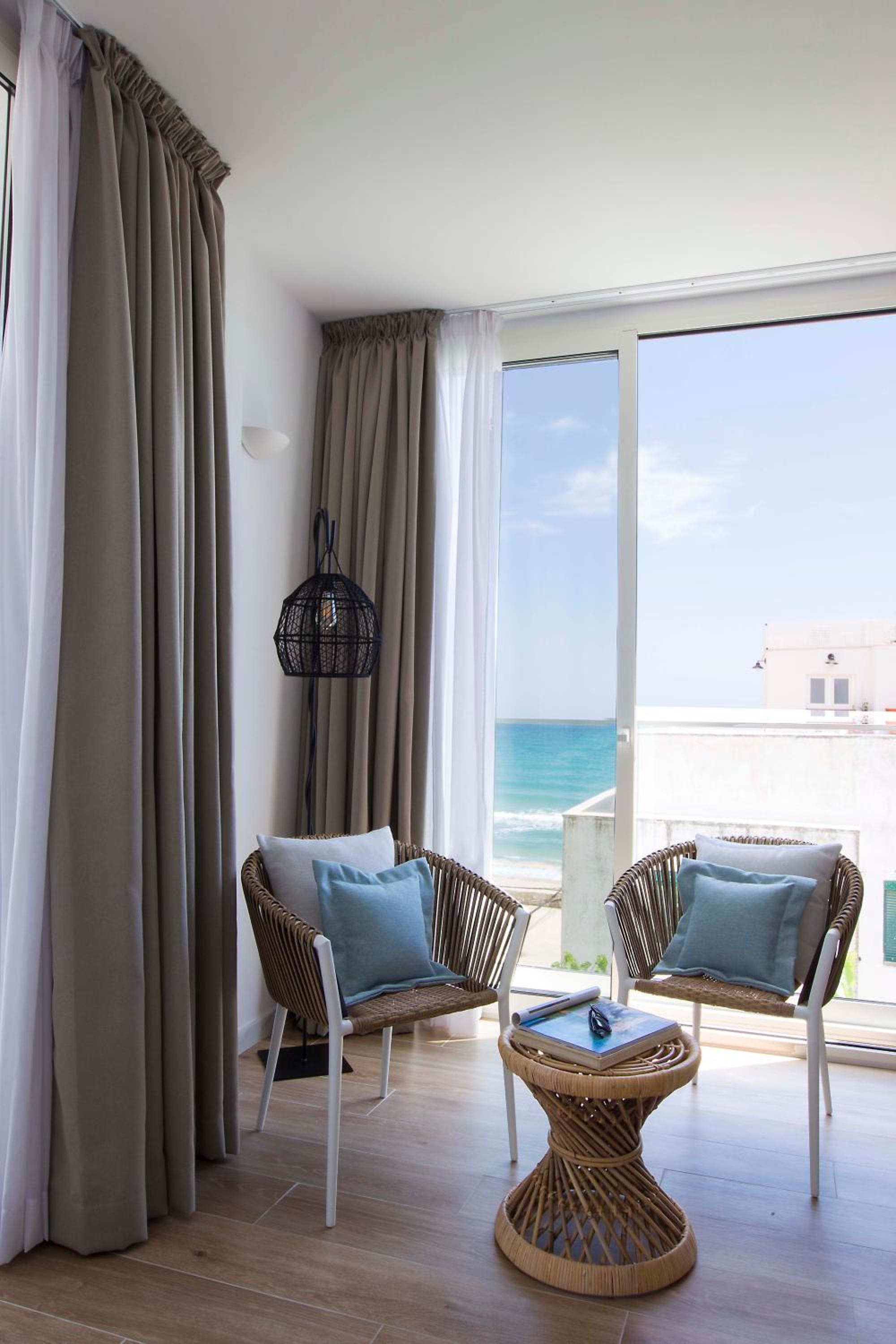 Double Room with Balcony and Sea View photo 3