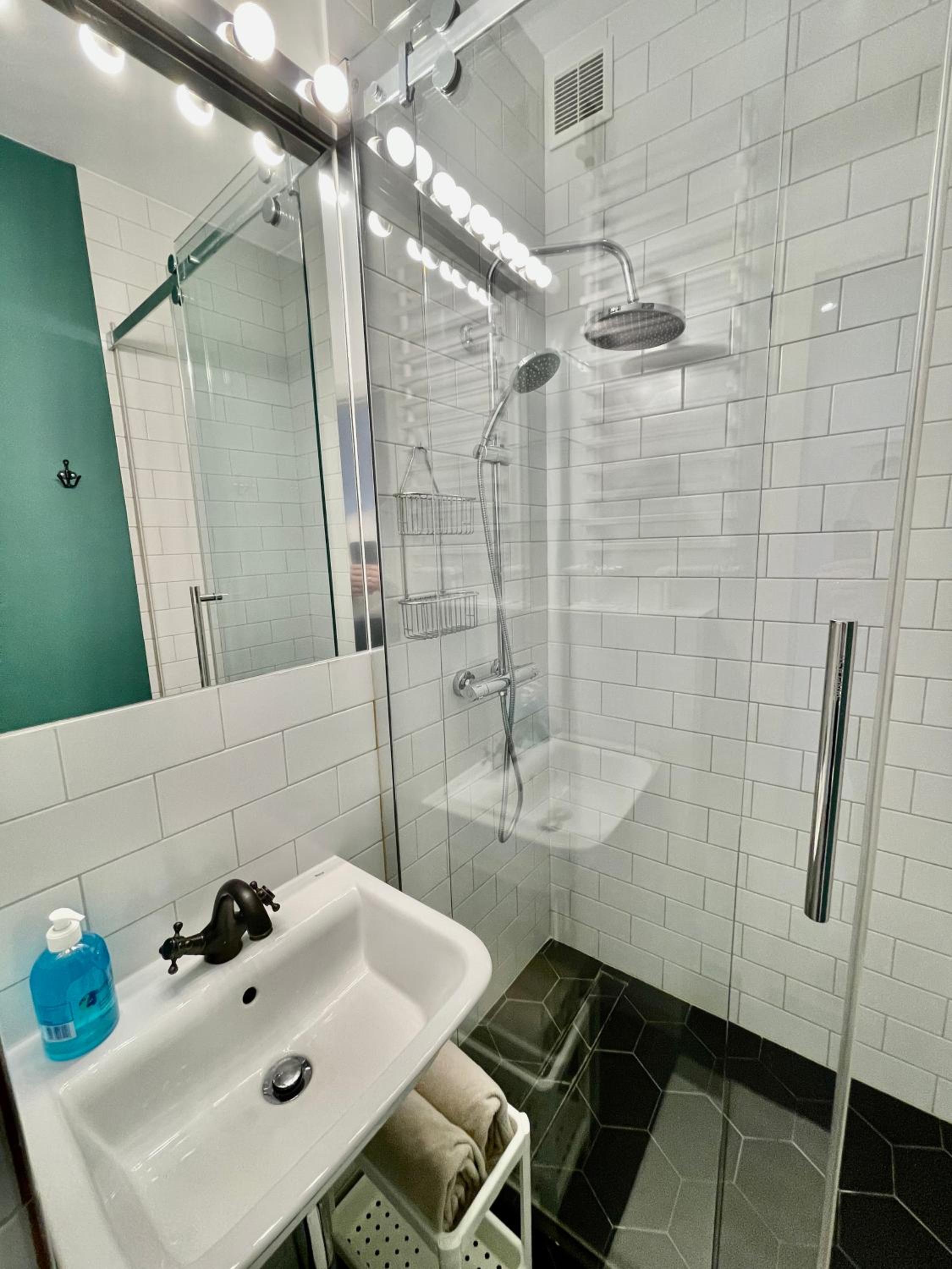 One-Bedroom Apartment - Photo 7