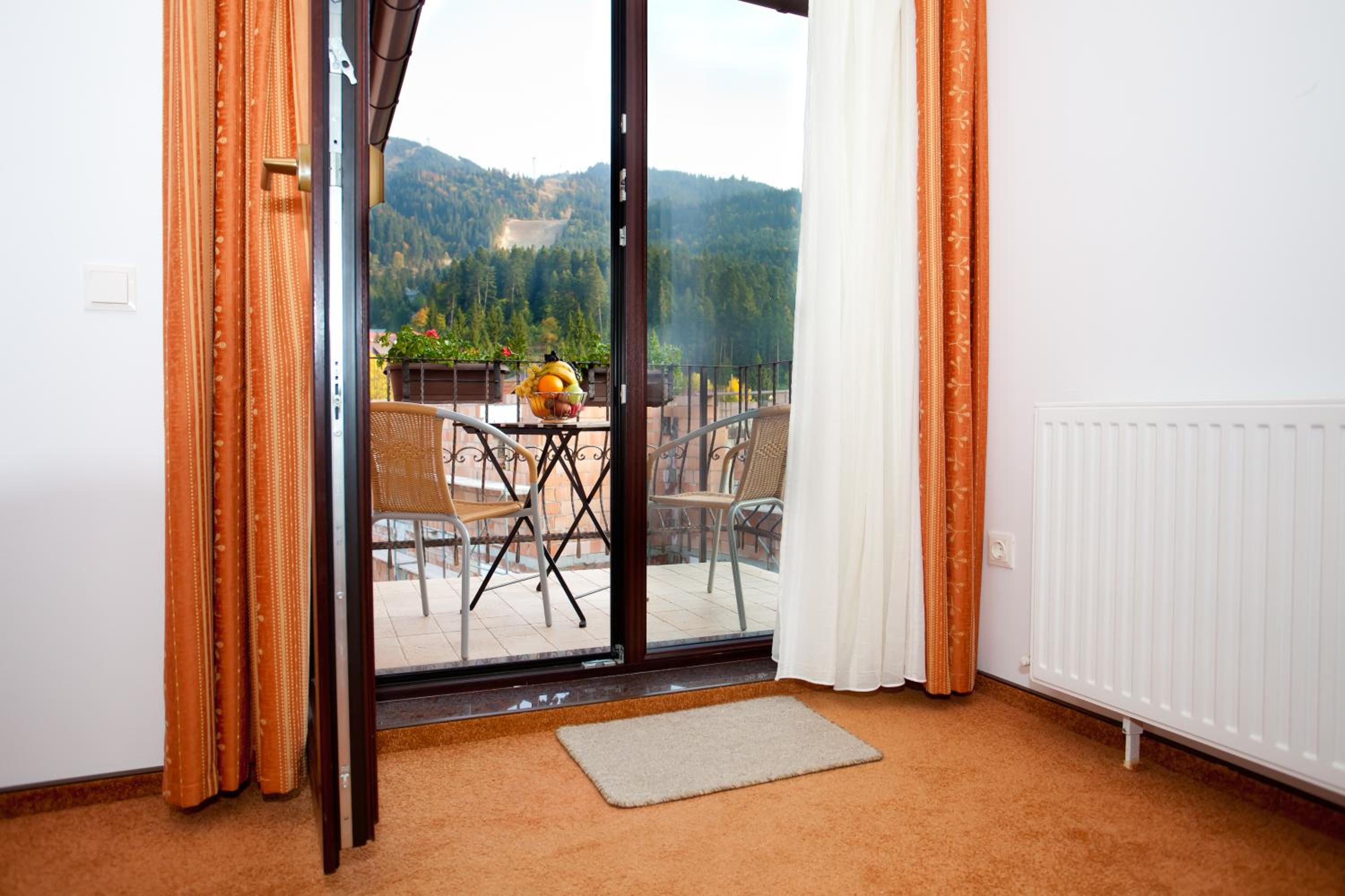 Double Room with Mountain View - Photo 10
