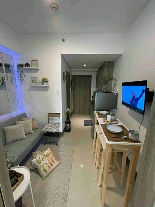 One-Bedroom Apartment - Photo 2