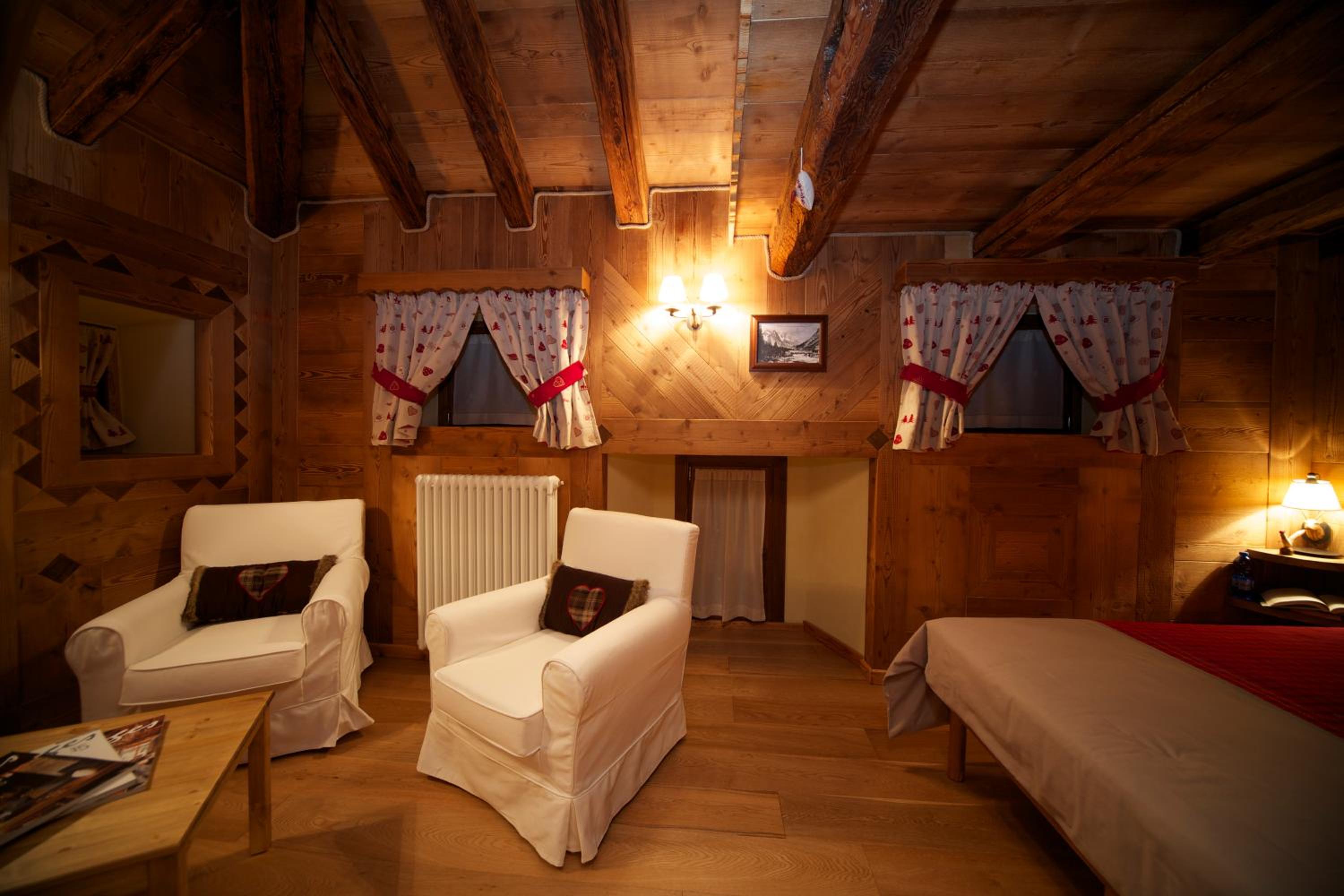 Large Double Room - Photo 4