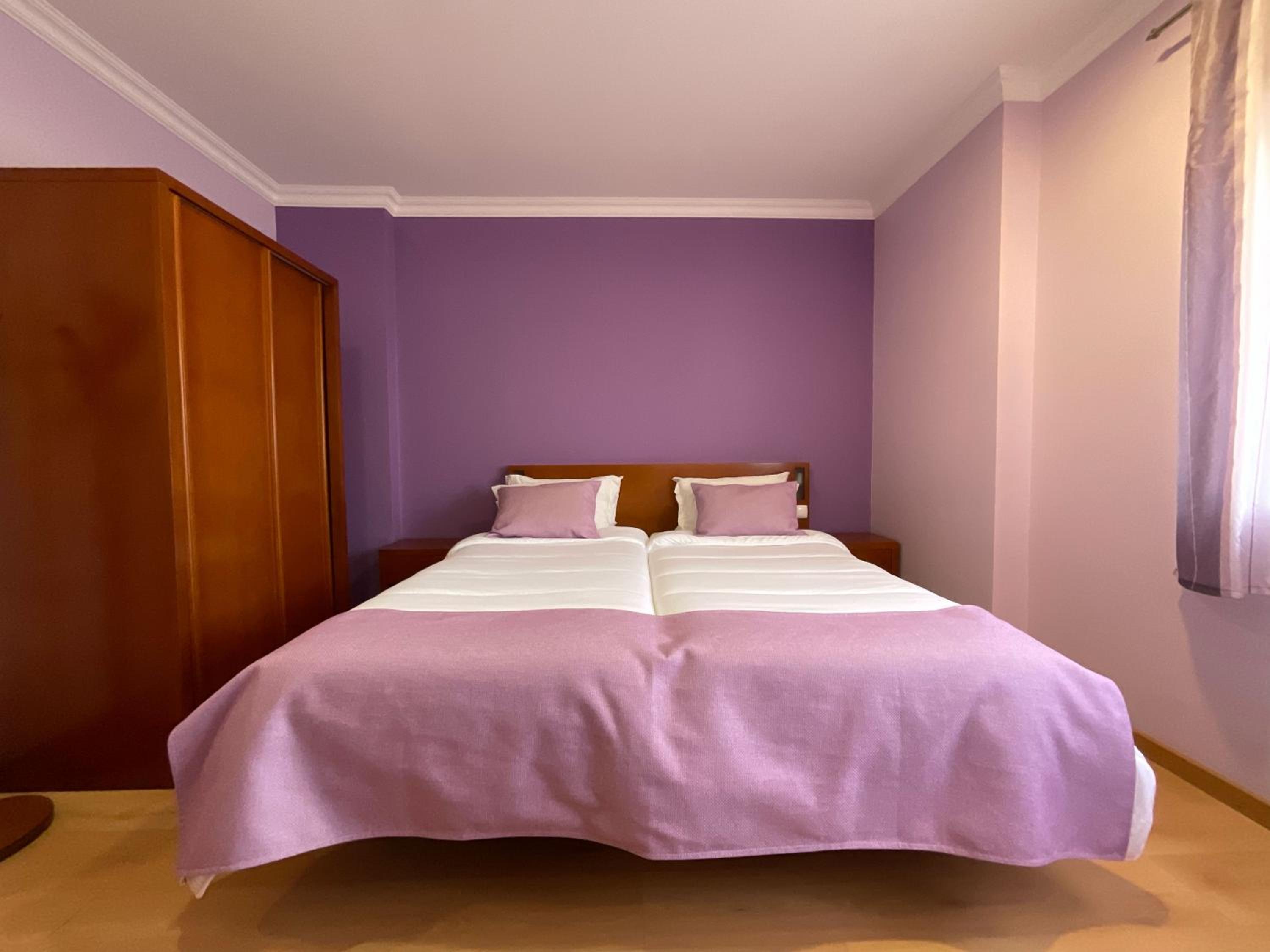 Twin Room - Photo 2