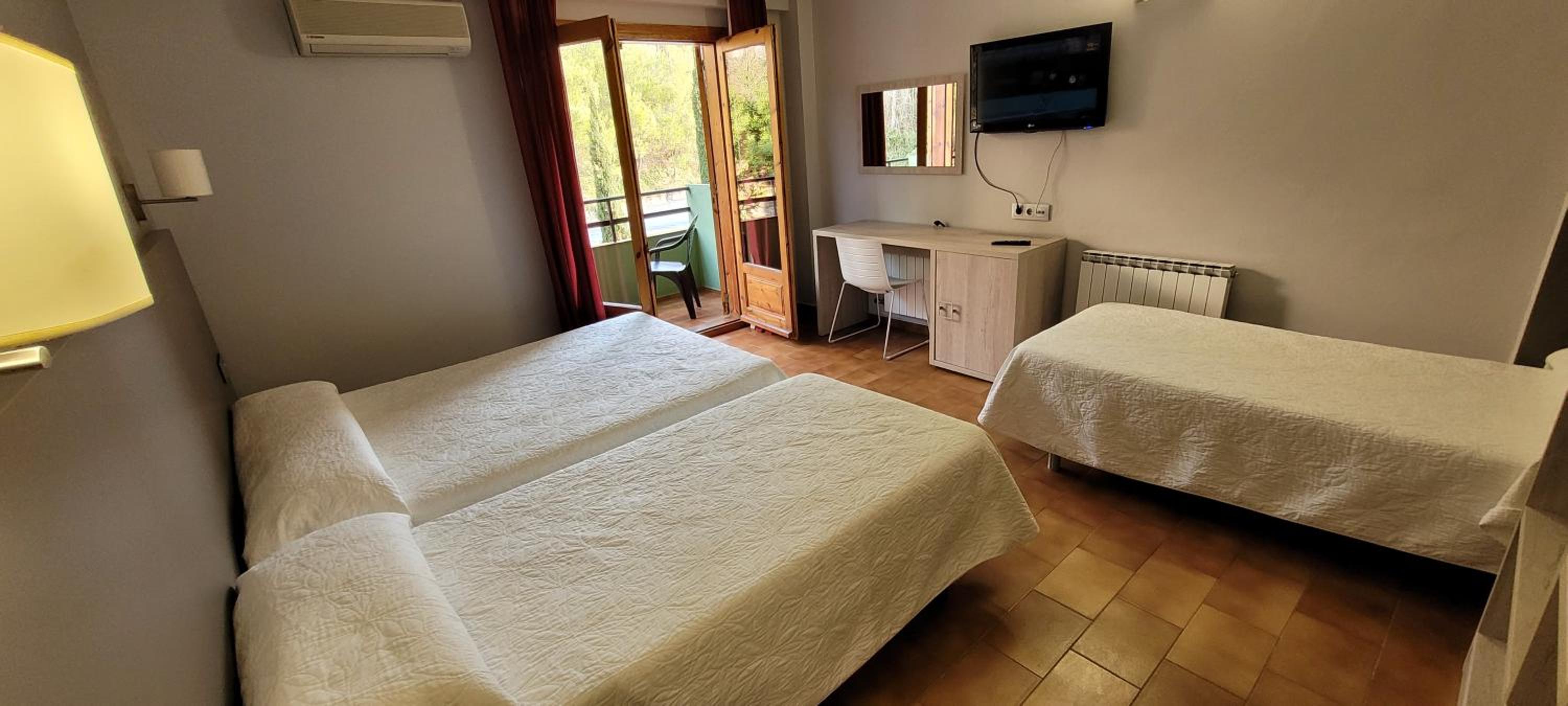 Habitación Familiar con Terraza (3 adultos y 1 niño)