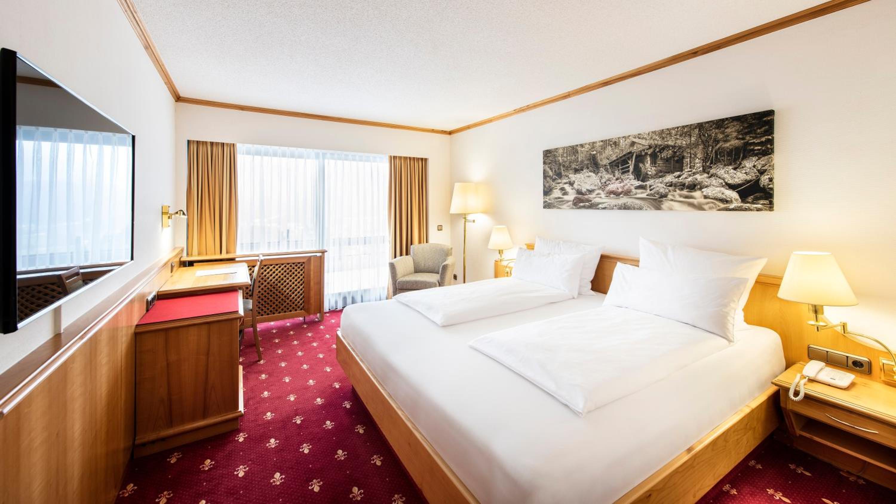 Panoramic Suite with Balcony - Photo 2