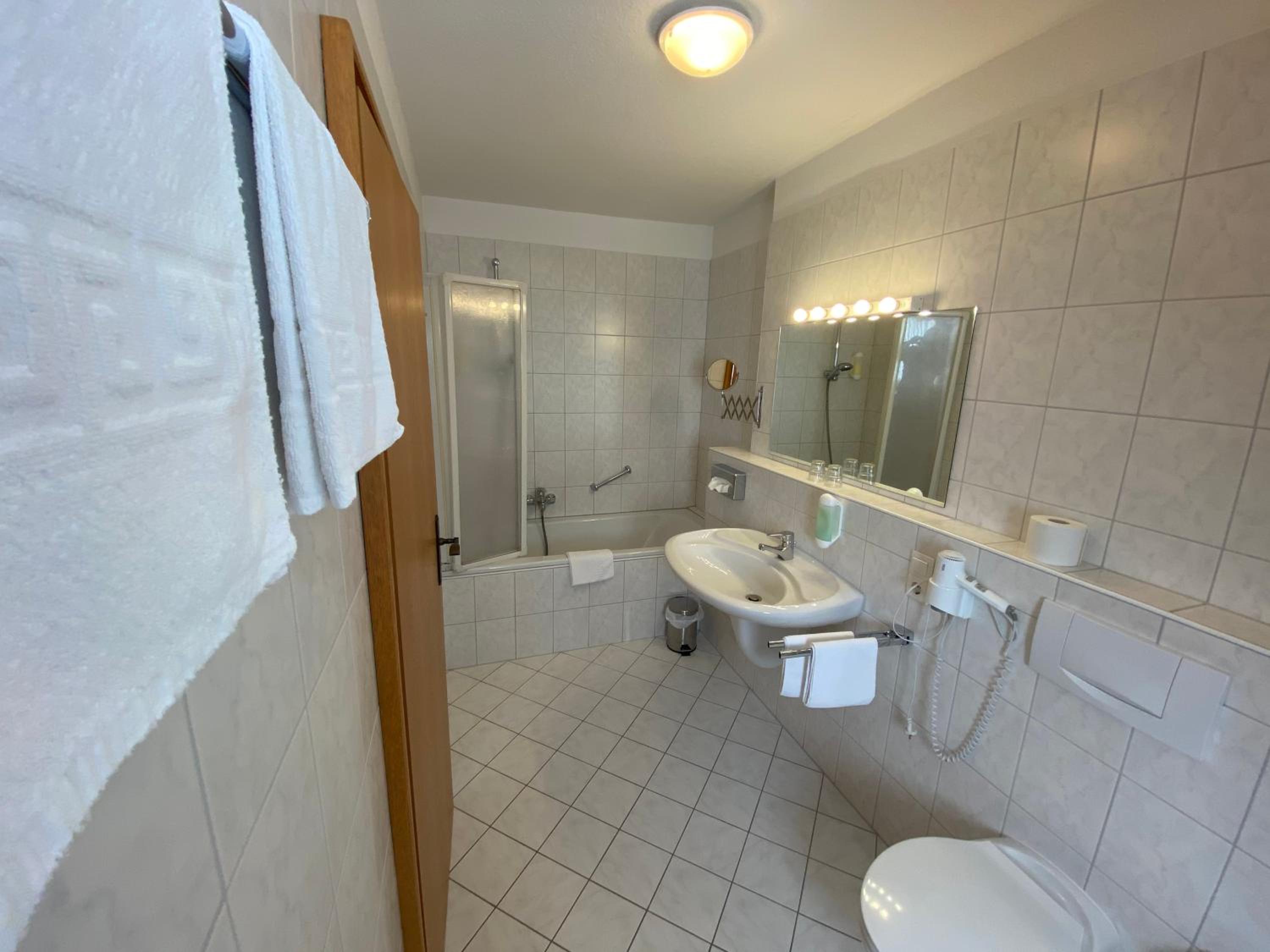 Family Room - 2 Adults & 2 Children (up to 12 years) photo 2