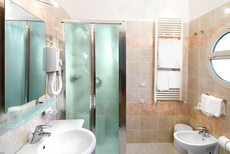 Deluxe Double Room with Balcony and Sea View - Photo 6