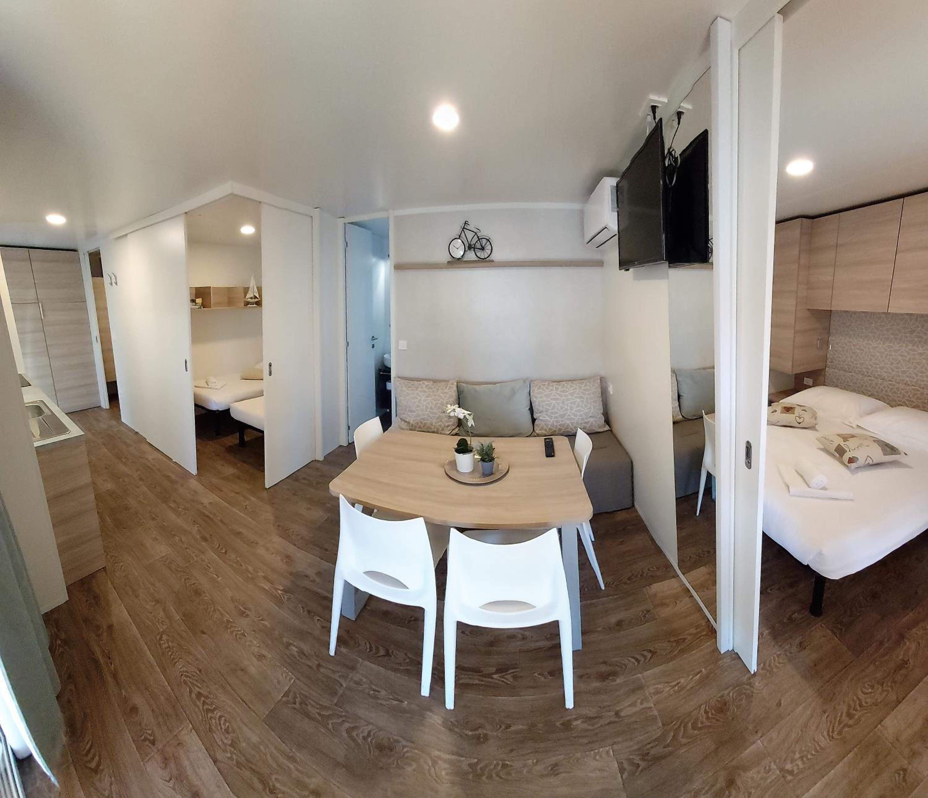 Family Three-Bedroom Mobile Home with Terrace