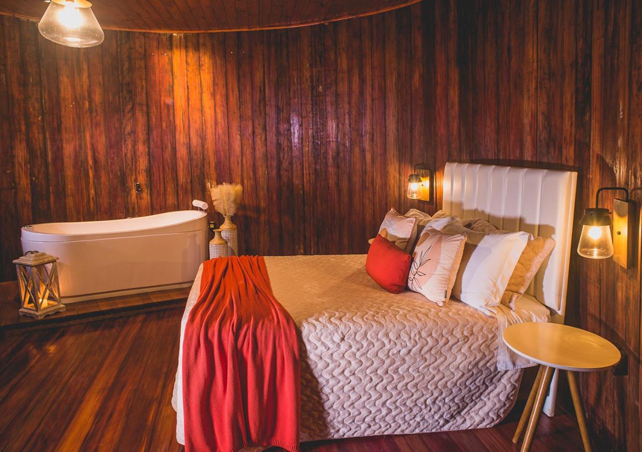 Suite with Hot Tub - Photo 1