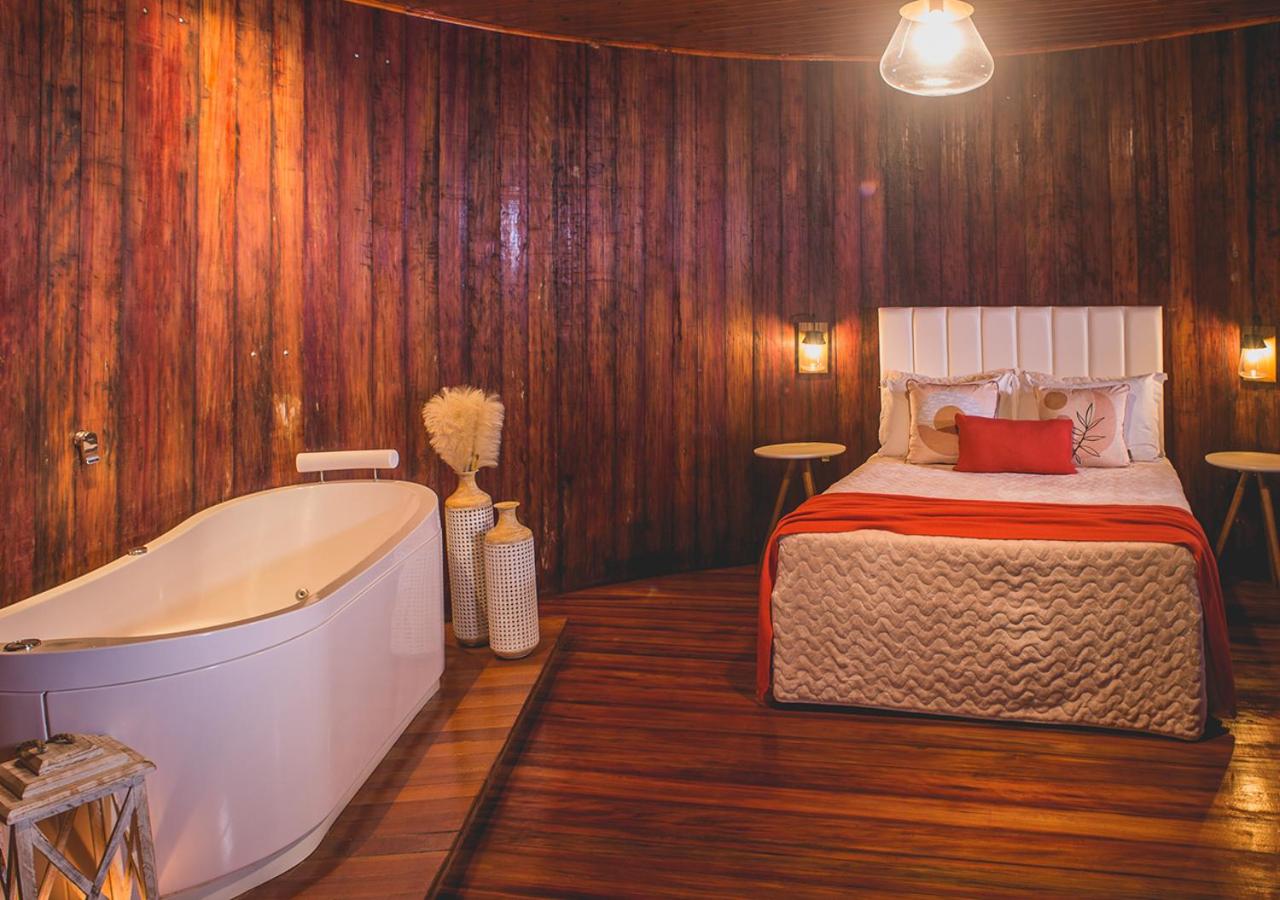 Suite with Hot Tub - Photo 3