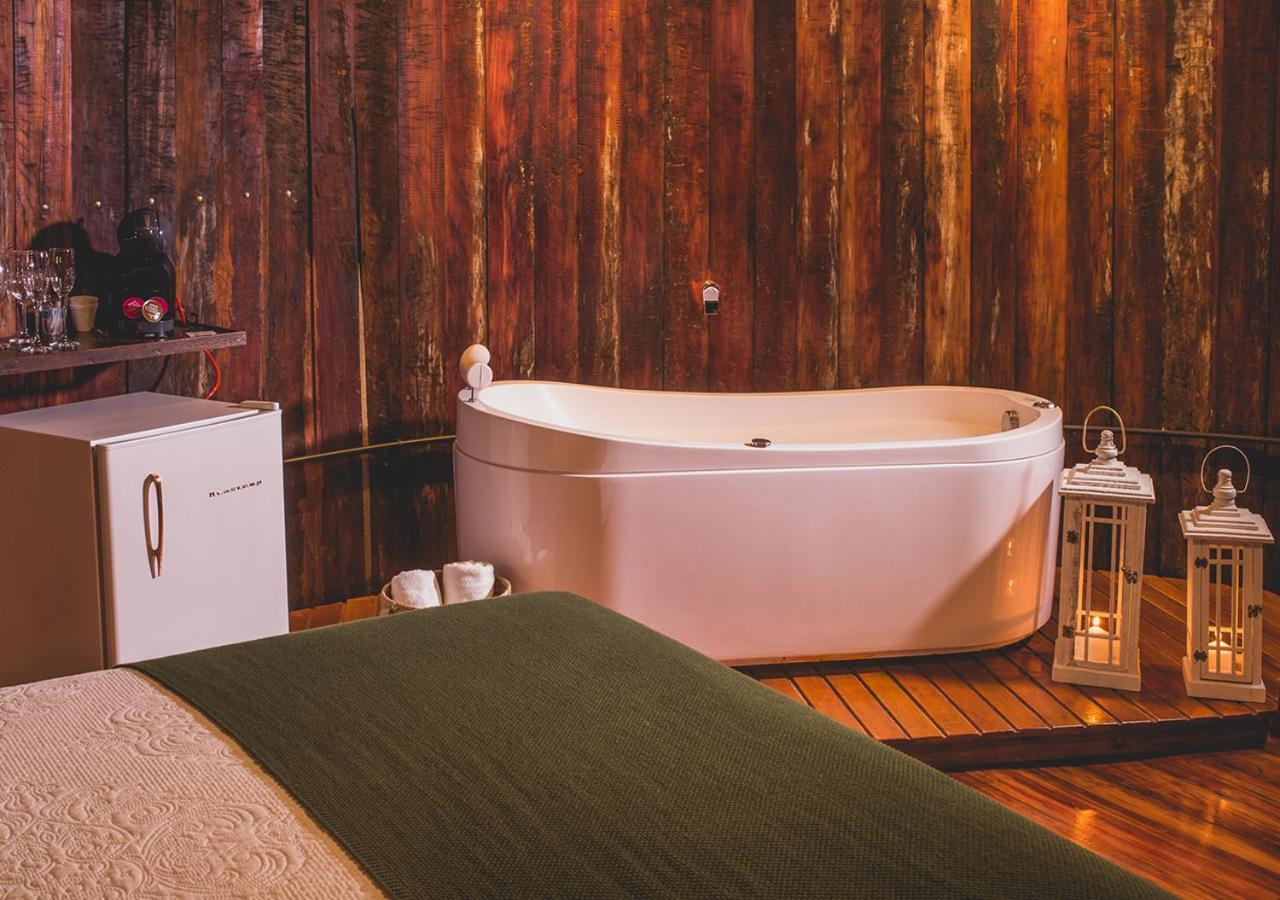 Suite with Spa Bath - Photo 2