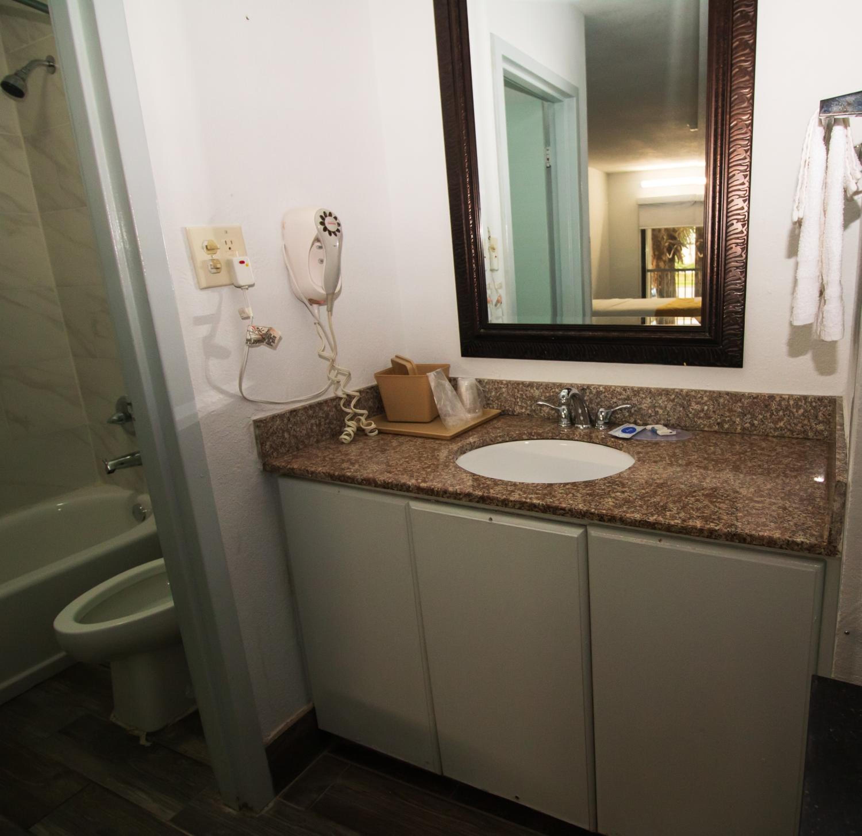 Room with Two Double Beds - Non-Smoking photo 2